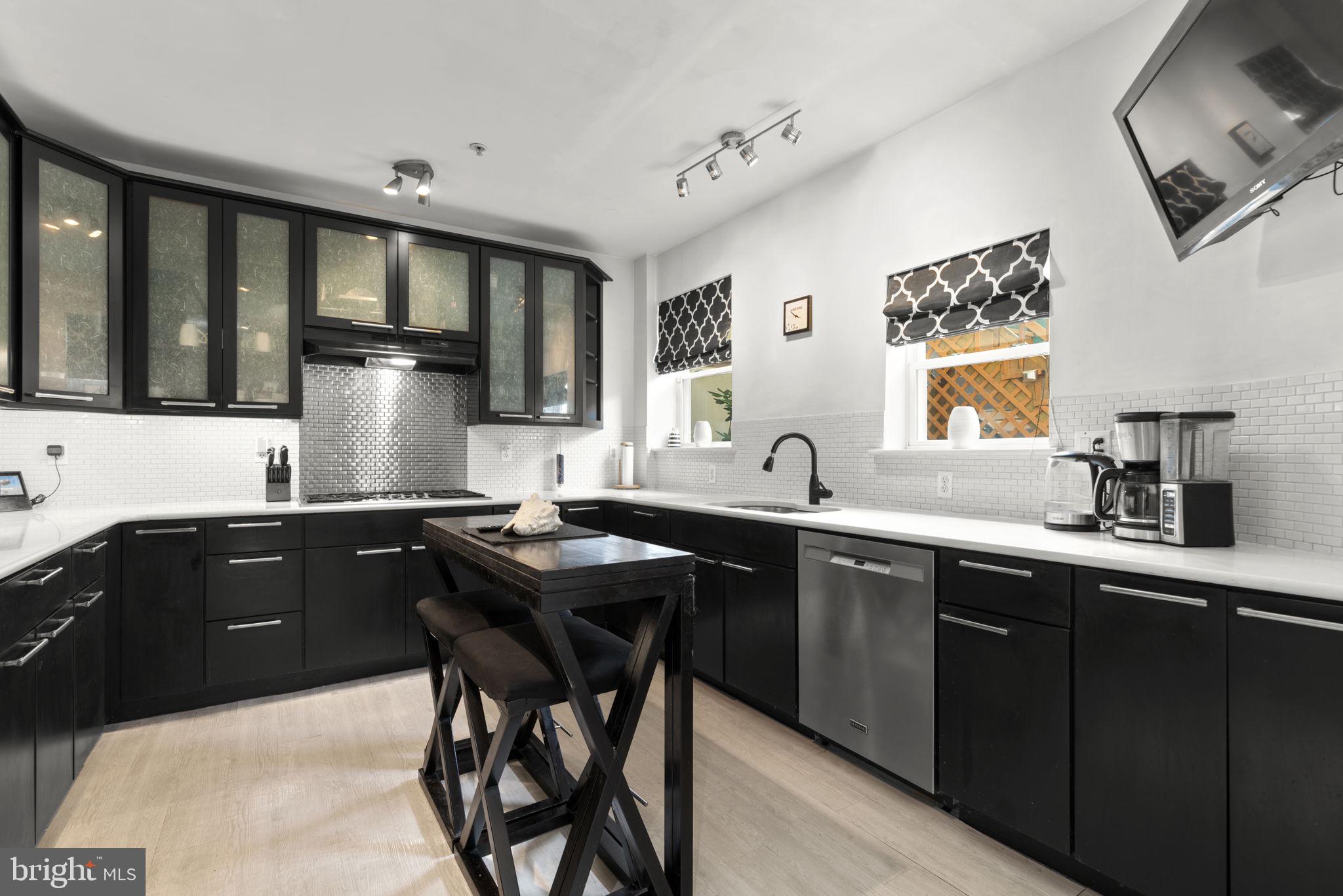 LITTLE ITALY - Residential
