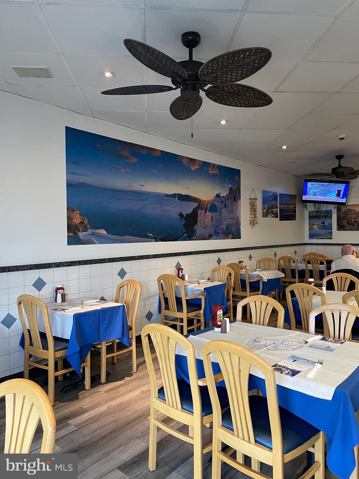 HILLTOWN - Business Opportunity