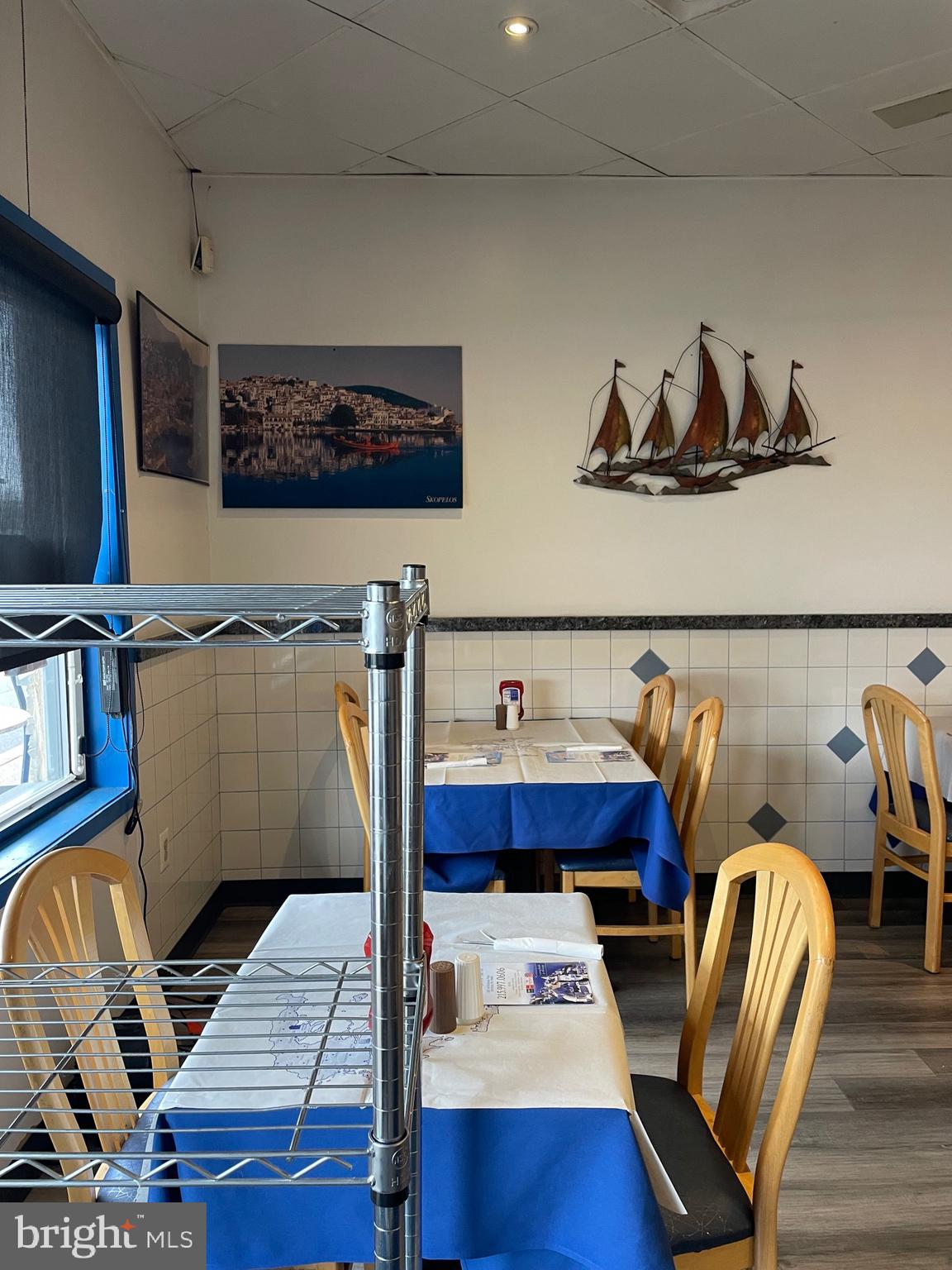 HILLTOWN - Business Opportunity