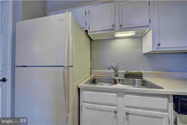 FOUNTAINS AT MCLEAN - Residential Lease