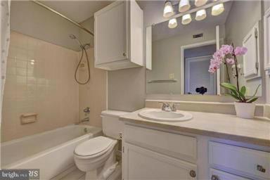 FOUNTAINS AT MCLEAN - Residential Lease