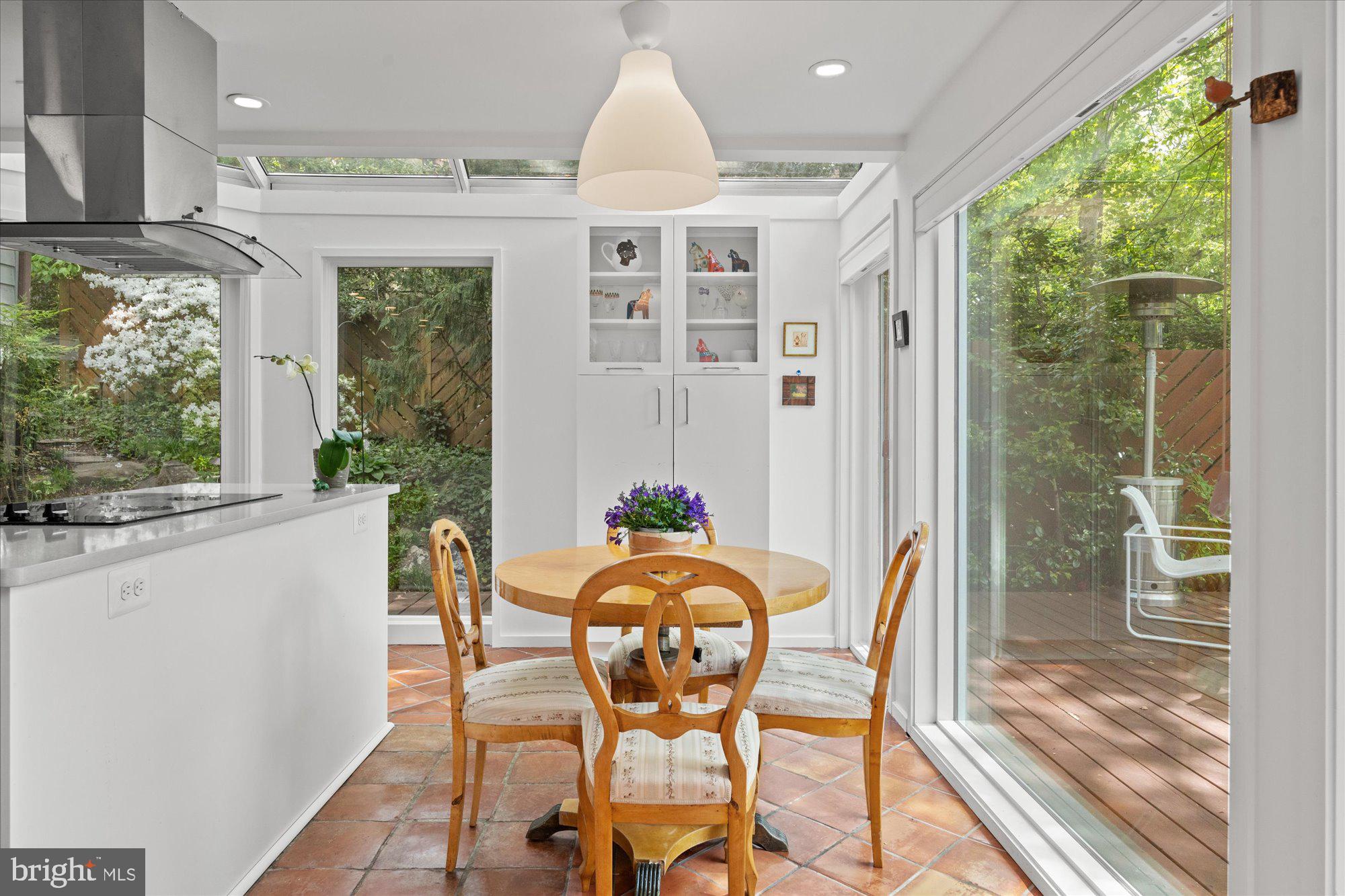 RESTON - Residential