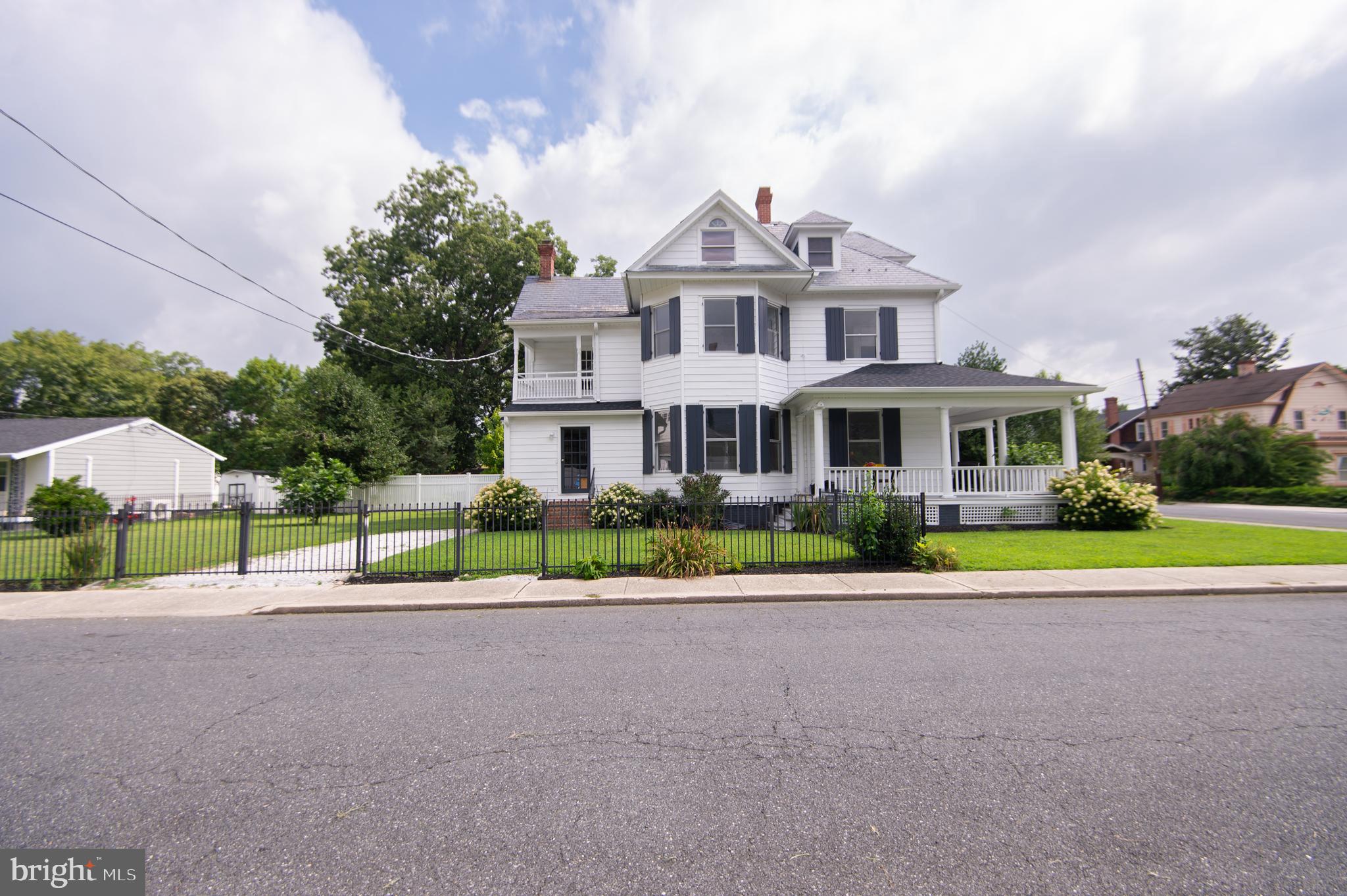 HISTORIC DISTRICT - WEST END - Residential