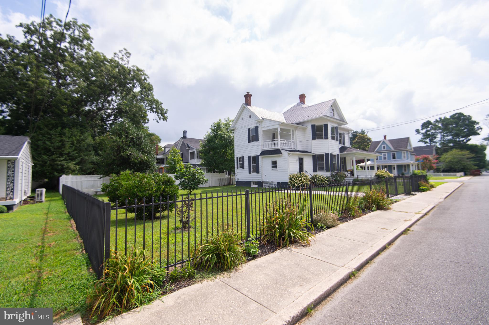 HISTORIC DISTRICT - WEST END - Residential