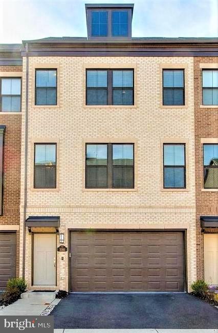 DISCOVERY SQUARE - Residential Lease