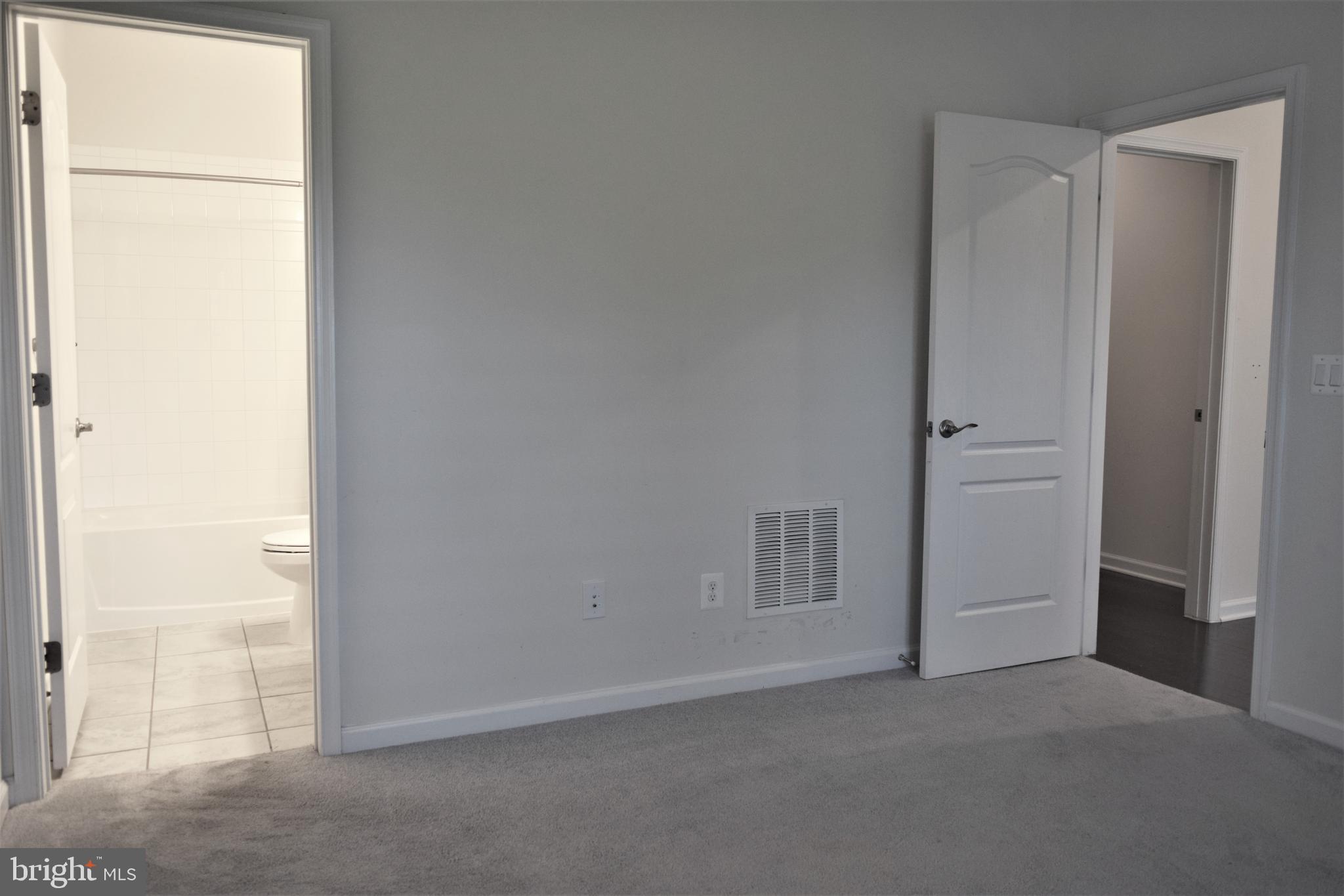 DISCOVERY SQUARE - Residential Lease