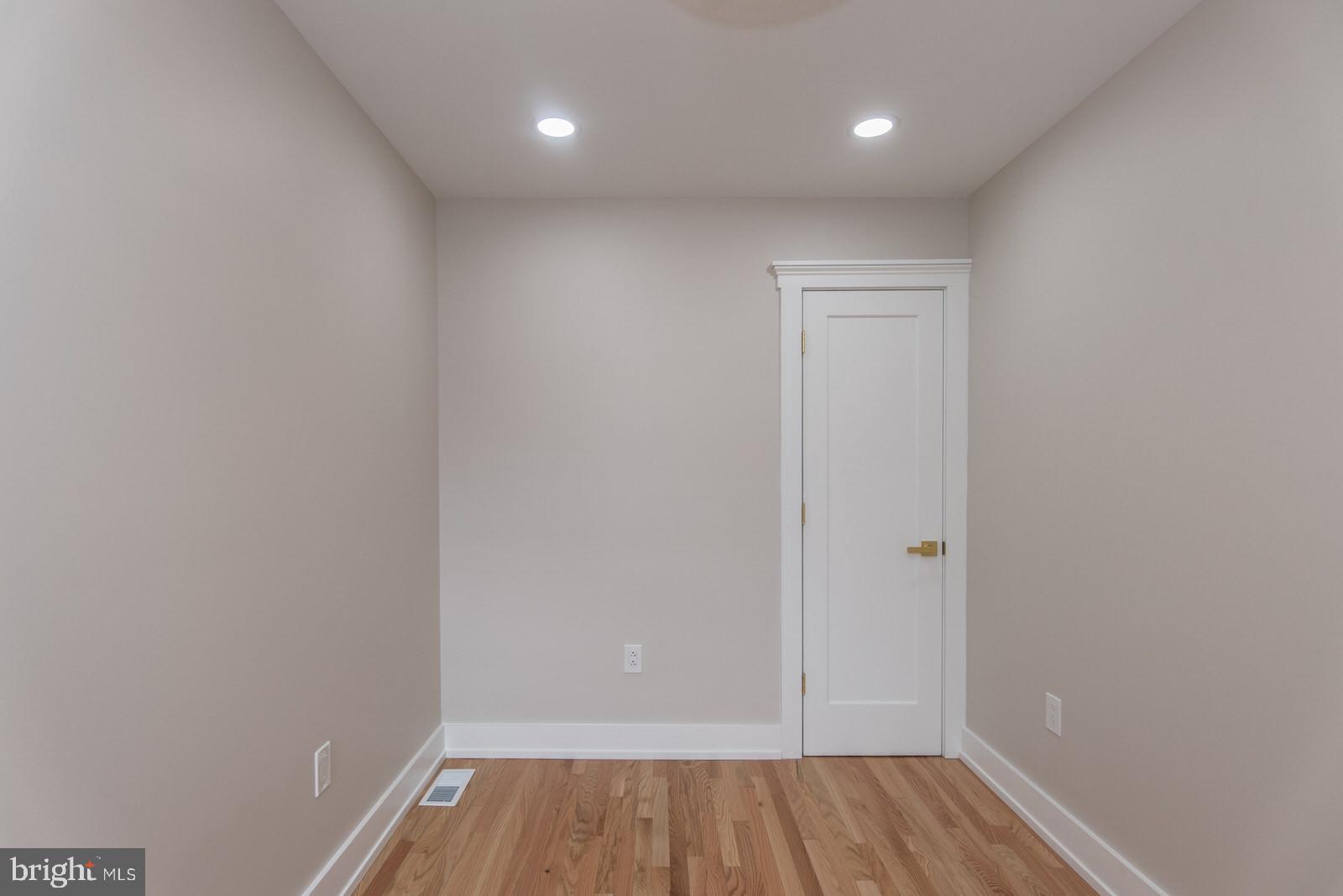 PORT RICHMOND - Residential