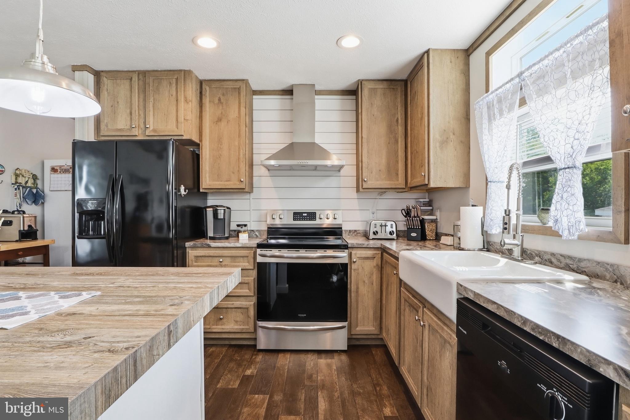 THUNDERBIRD TERRACE - Residential