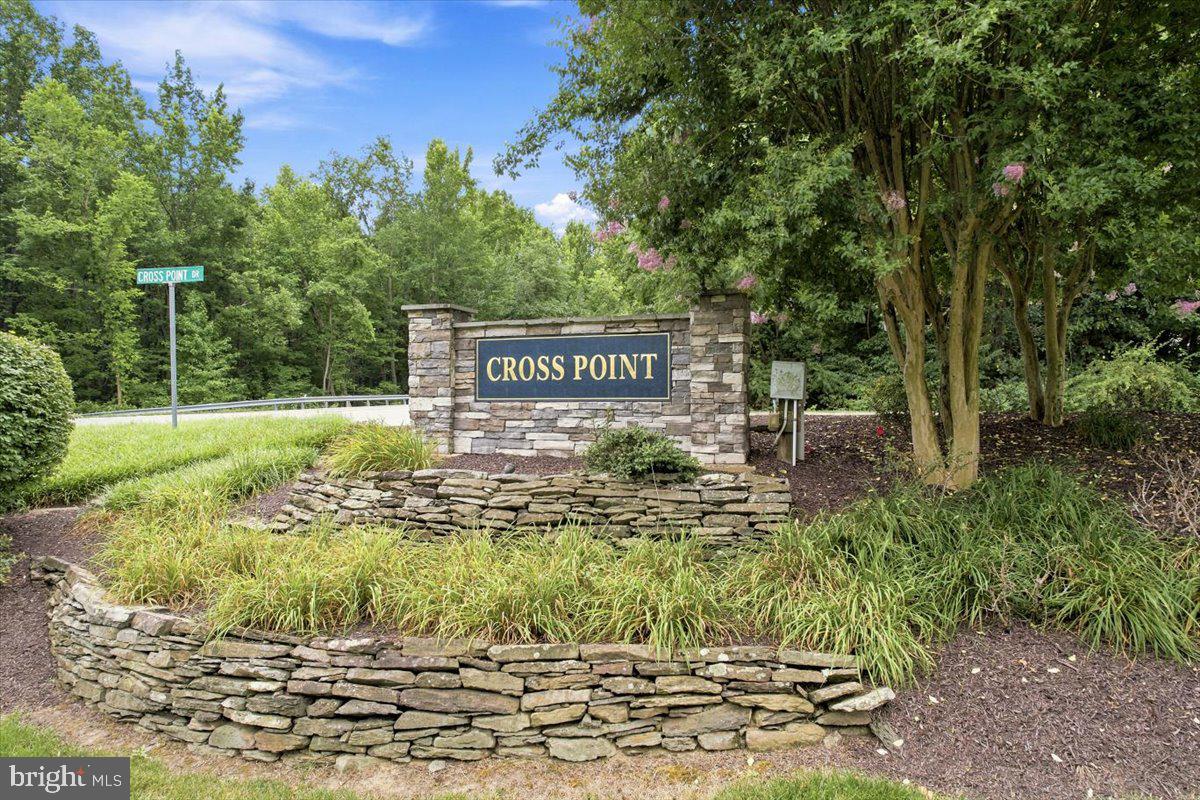 CROSS POINT - Residential