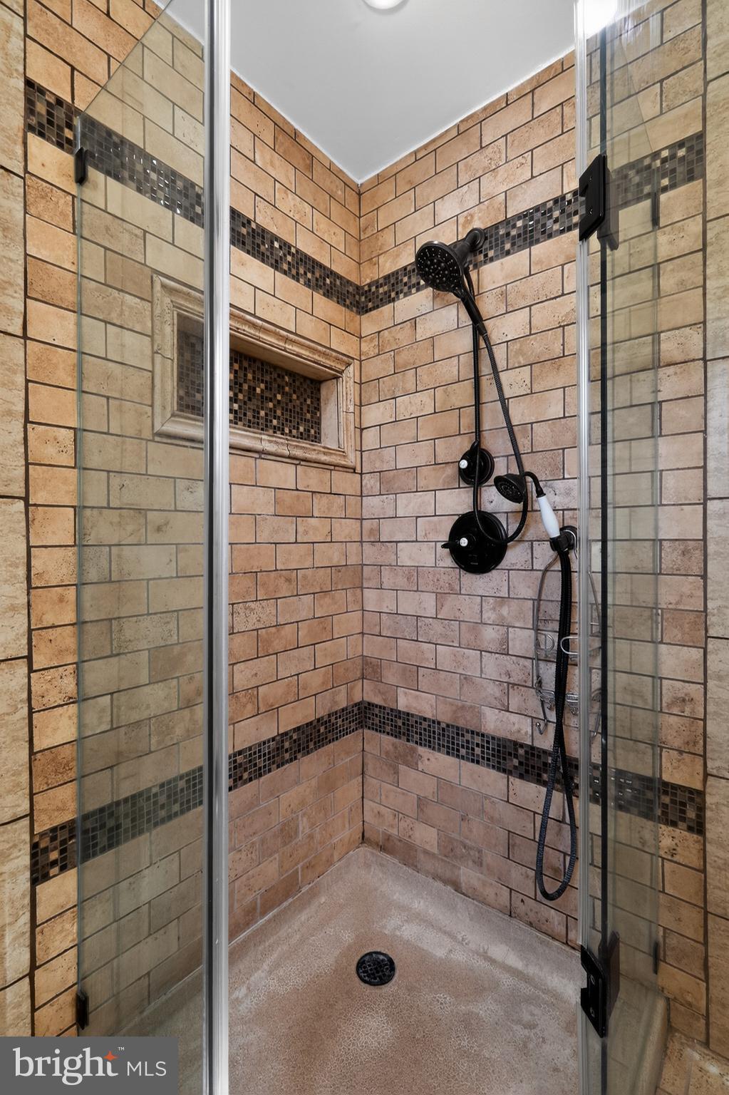 KIMBERLY KNOLL - Residential