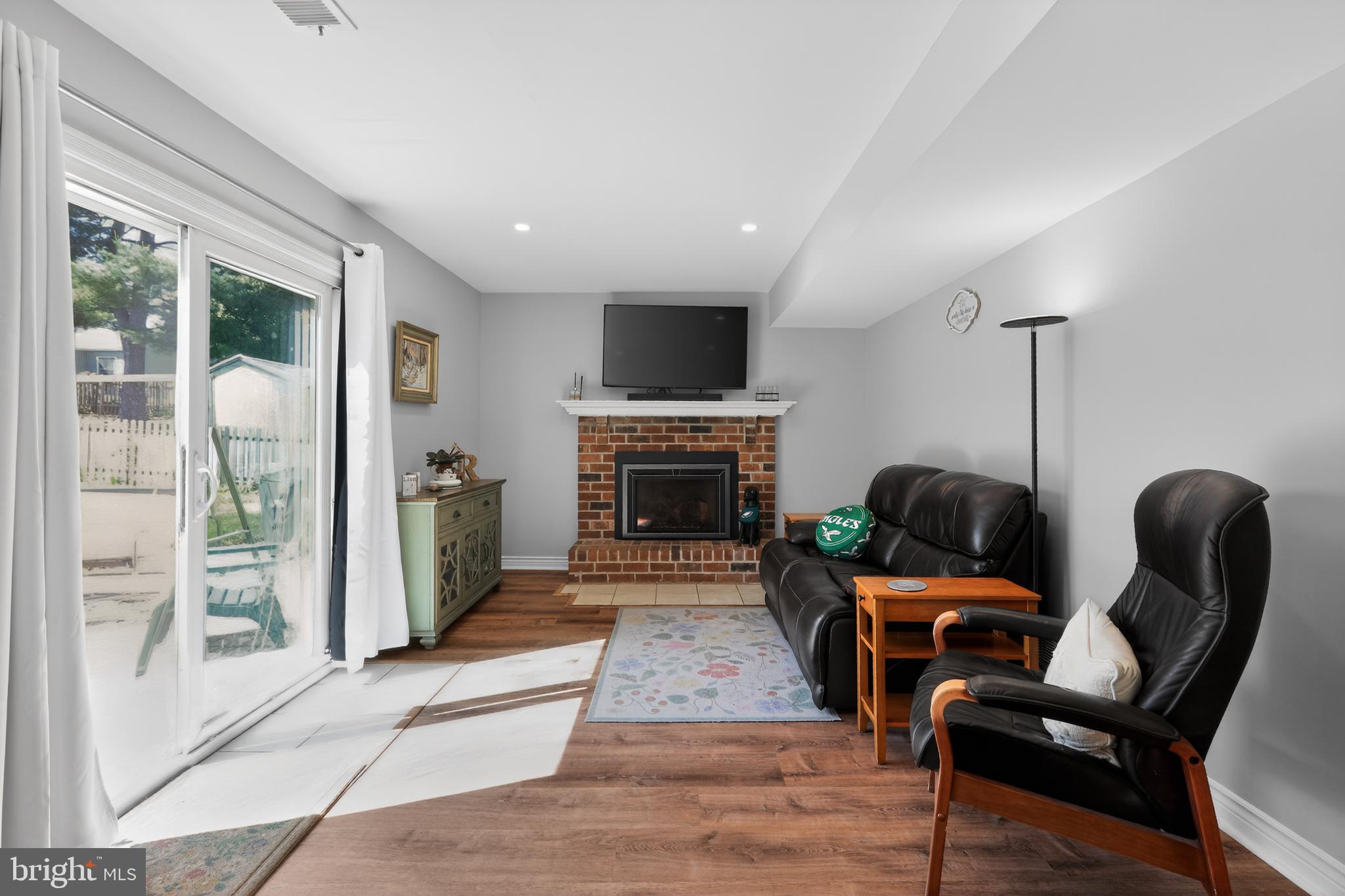 KIMBERLY KNOLL - Residential