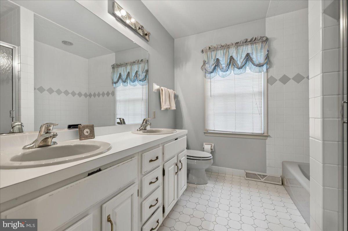 HUNTERS CROSSING - Residential