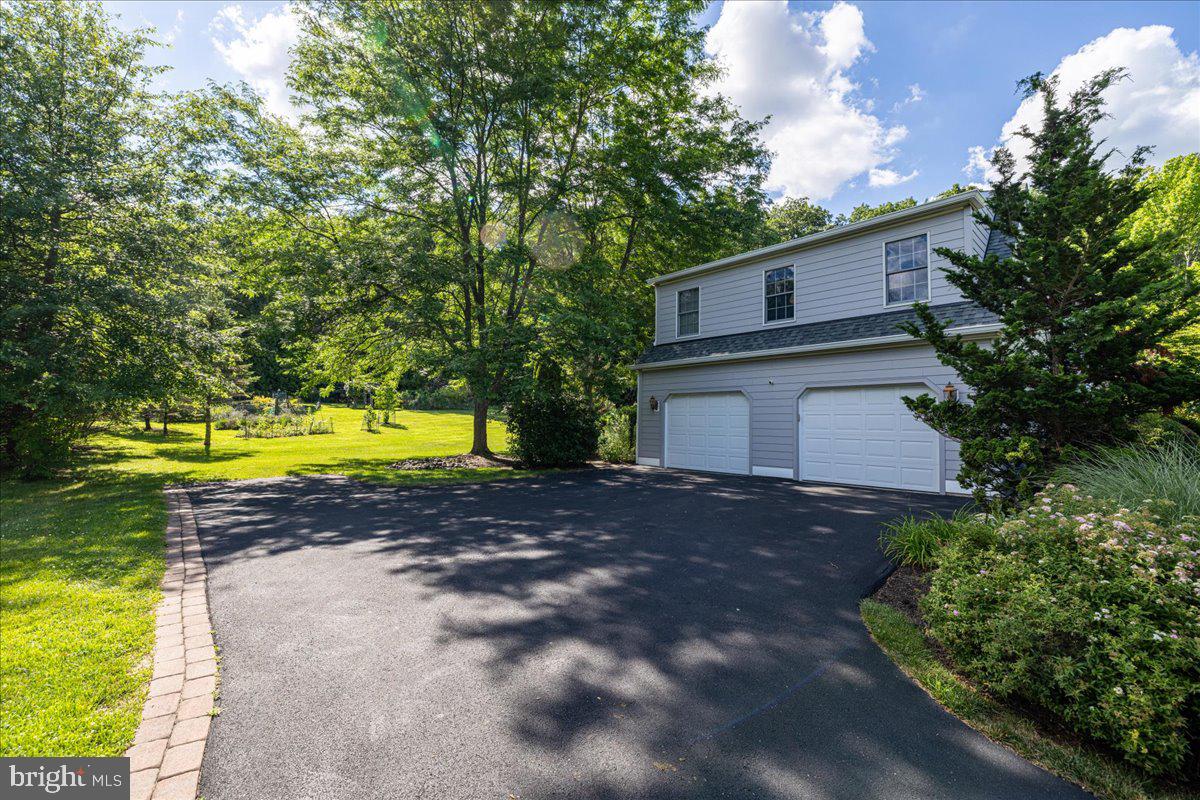 HUNTERS CROSSING - Residential