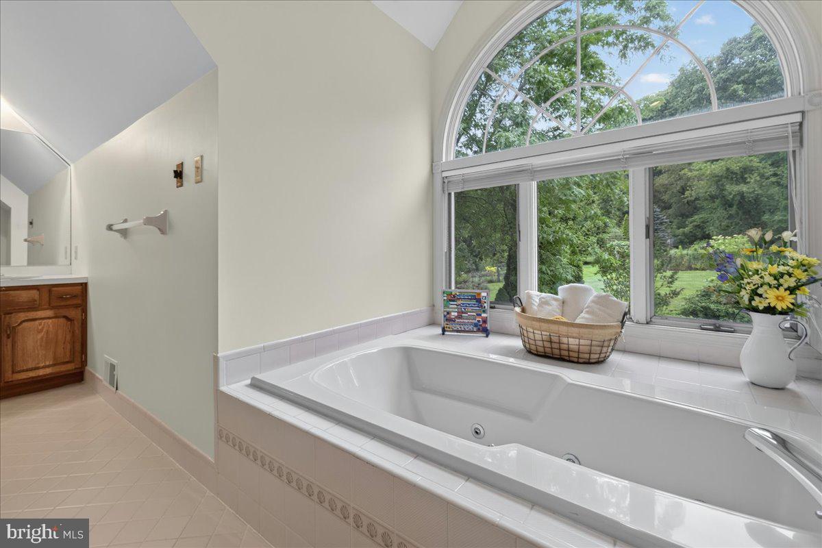 HUNTERS CROSSING - Residential