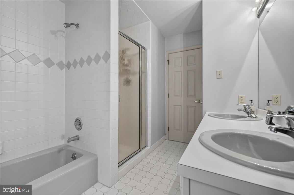 HUNTERS CROSSING - Residential