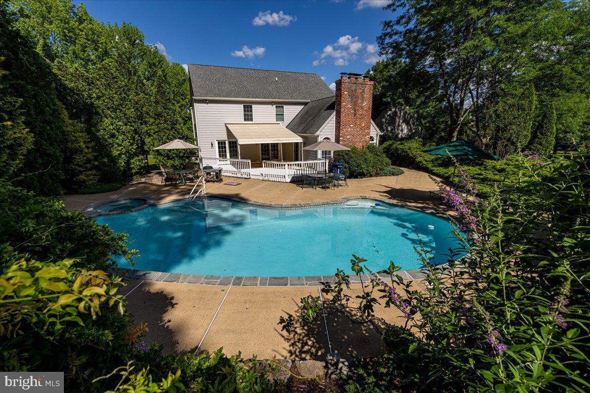 HUNTERS CROSSING - Residential
