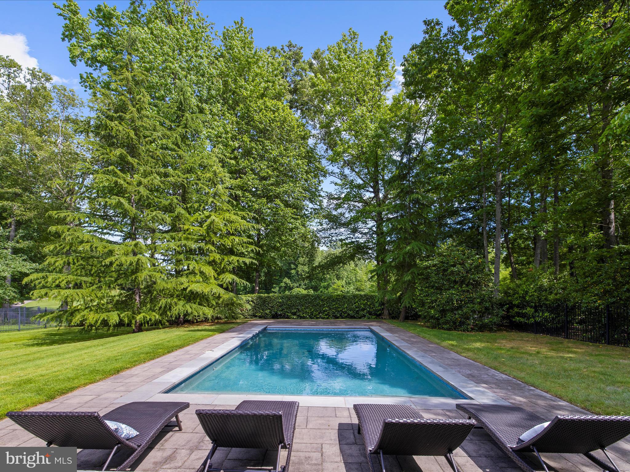 SOUTH RIVER COLONY - Residential