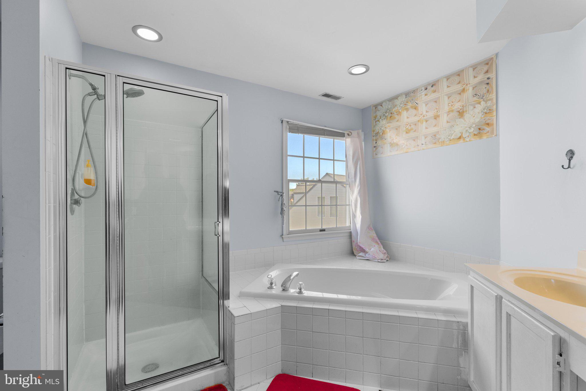 SEVEN OAKS - Residential