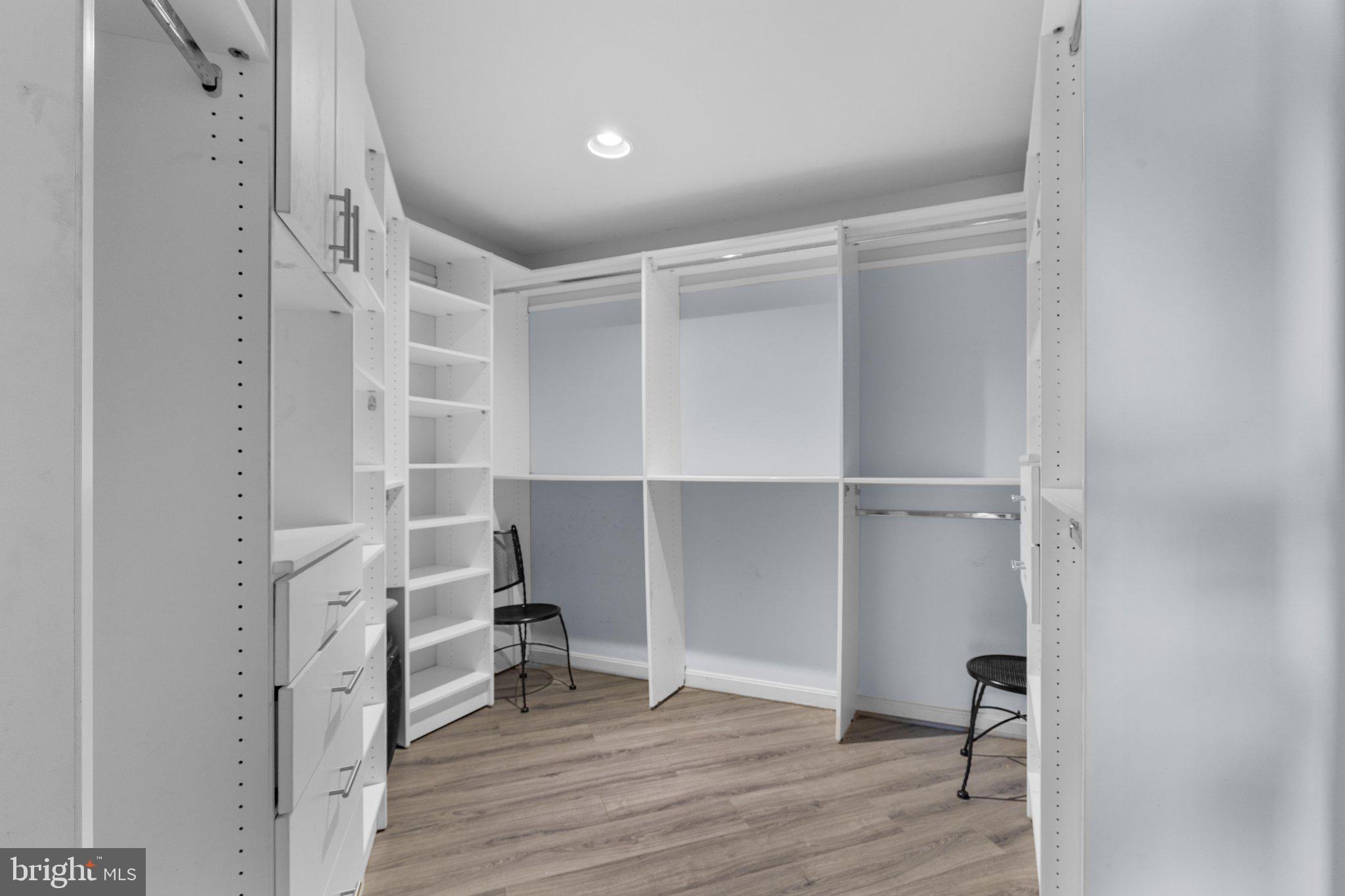 SEVEN OAKS - Residential
