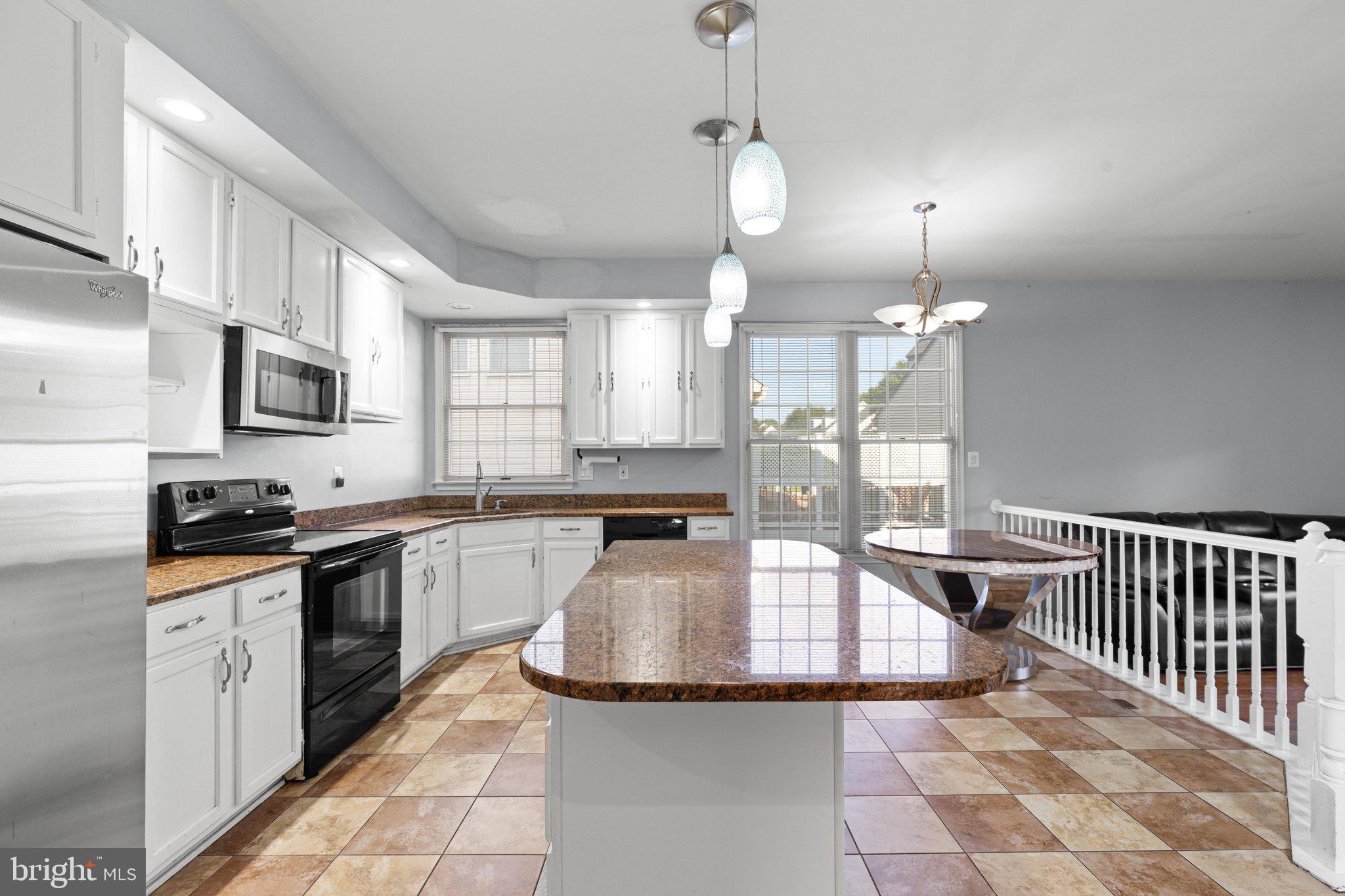 SEVEN OAKS - Residential