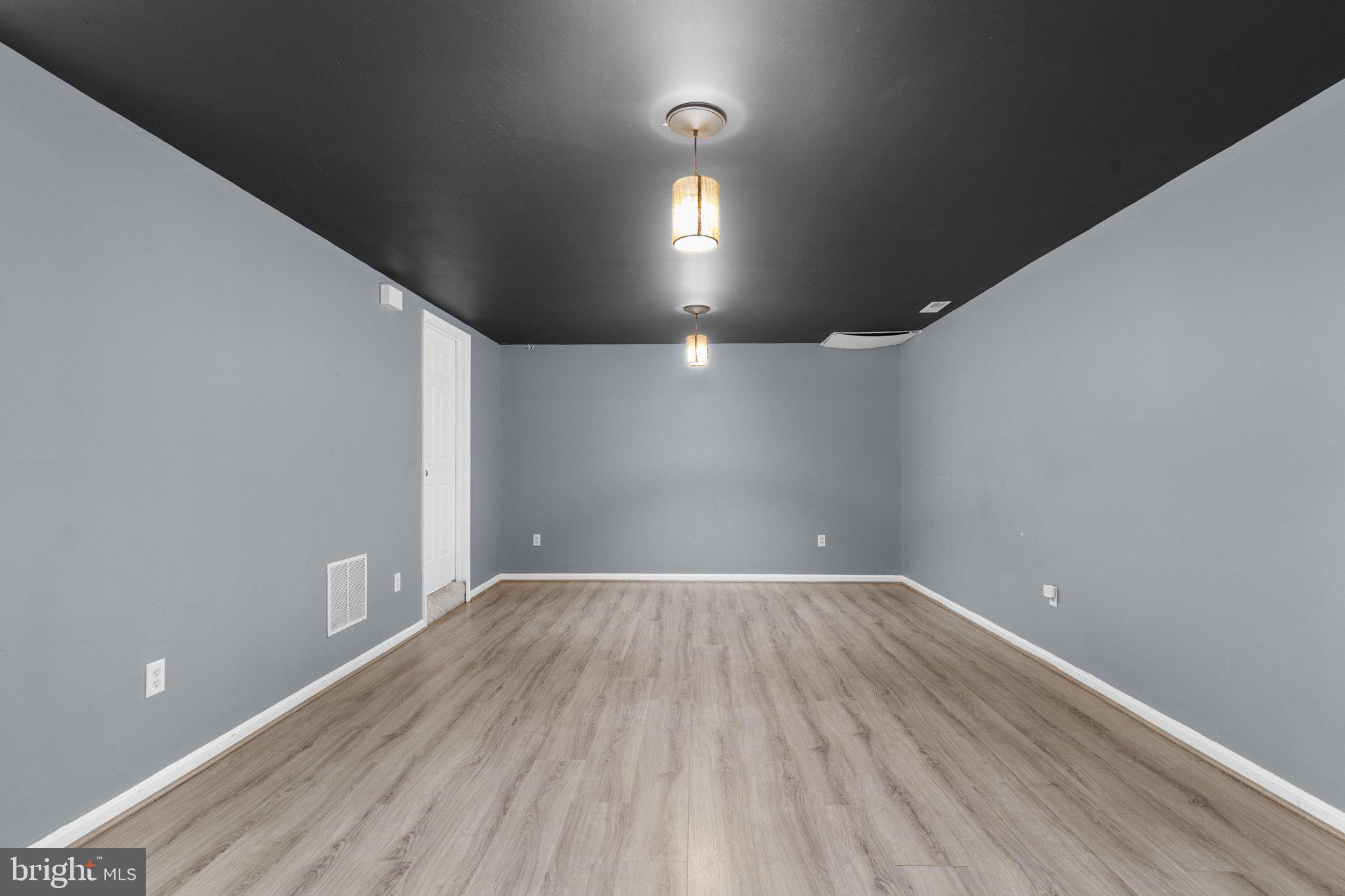SEVEN OAKS - Residential