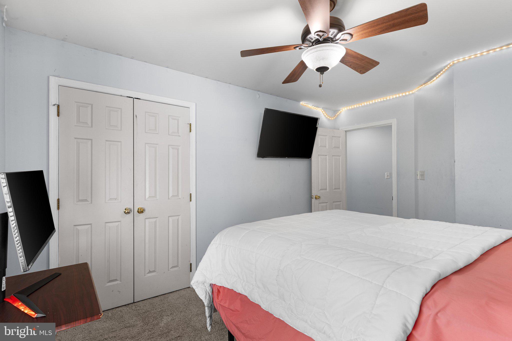 SEVEN OAKS - Residential