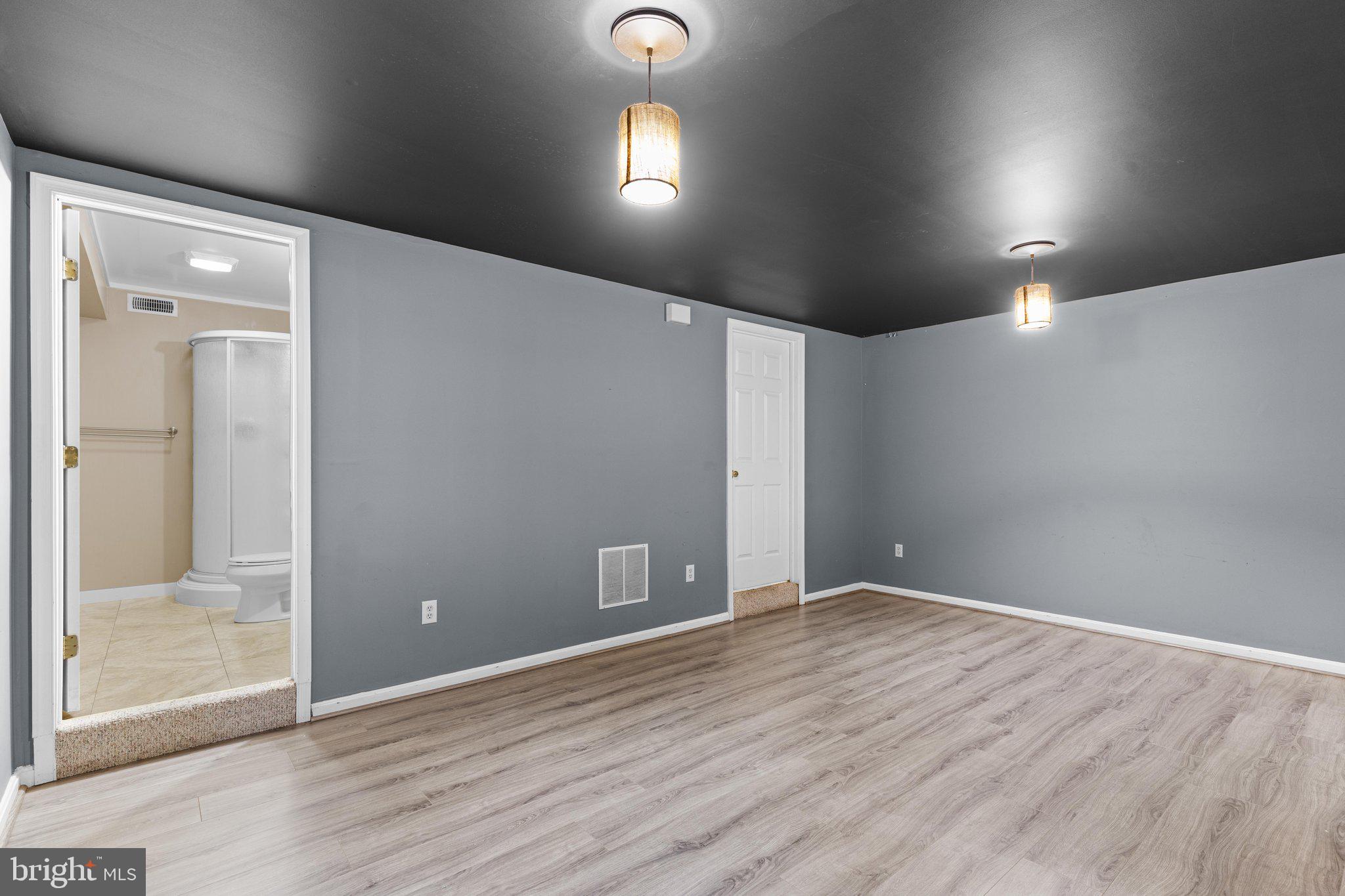SEVEN OAKS - Residential
