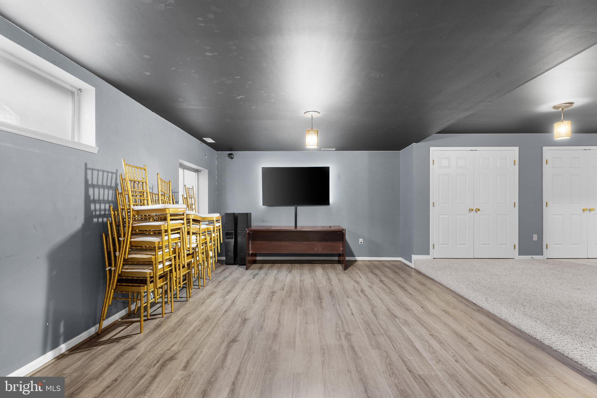 SEVEN OAKS - Residential