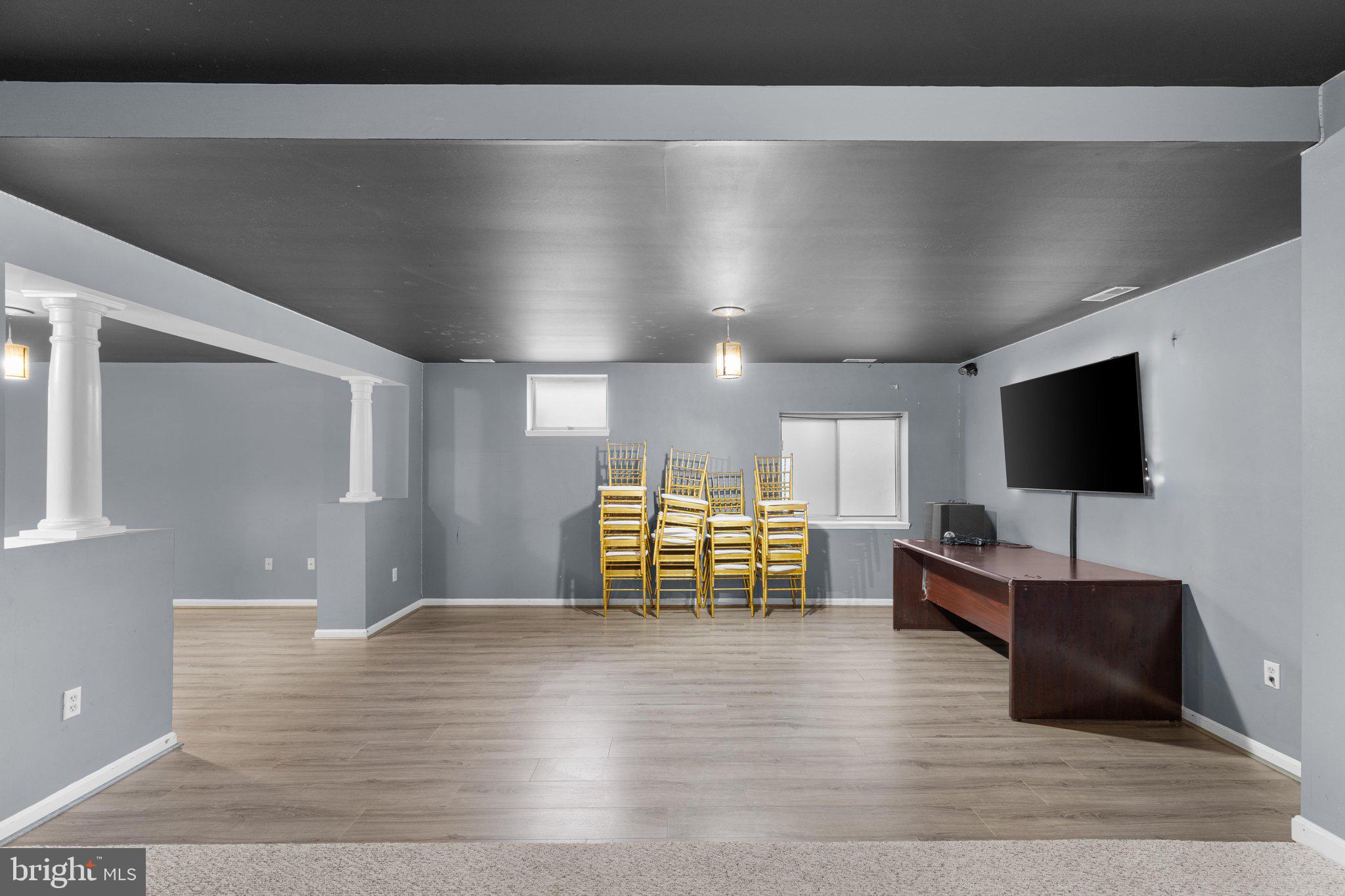 SEVEN OAKS - Residential