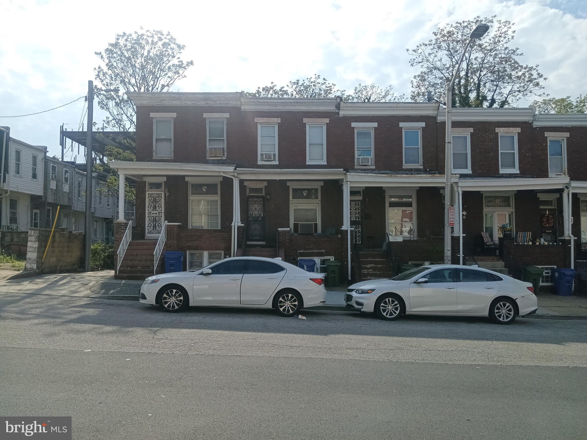 ONLINE AUCTION: This auction takes place on the Ashland Auction Group website bidding platform. Bidding begins 6/18/2026 @ 10:00 AM. Bidding ends 6/22/2026 @ 11:20 AM. The list price is the suggested opening bid. Deposit: $5,000.

This two-story porch front townhouse is located in the Broadway East neighborhood of Baltimore City. Residents can enjoy the nearby attractions and facilities such as the Collington Square Park and Johns Hopkins Hospital. The property is occupied. The area provides easy access to the major traffic artery, N Broadway.