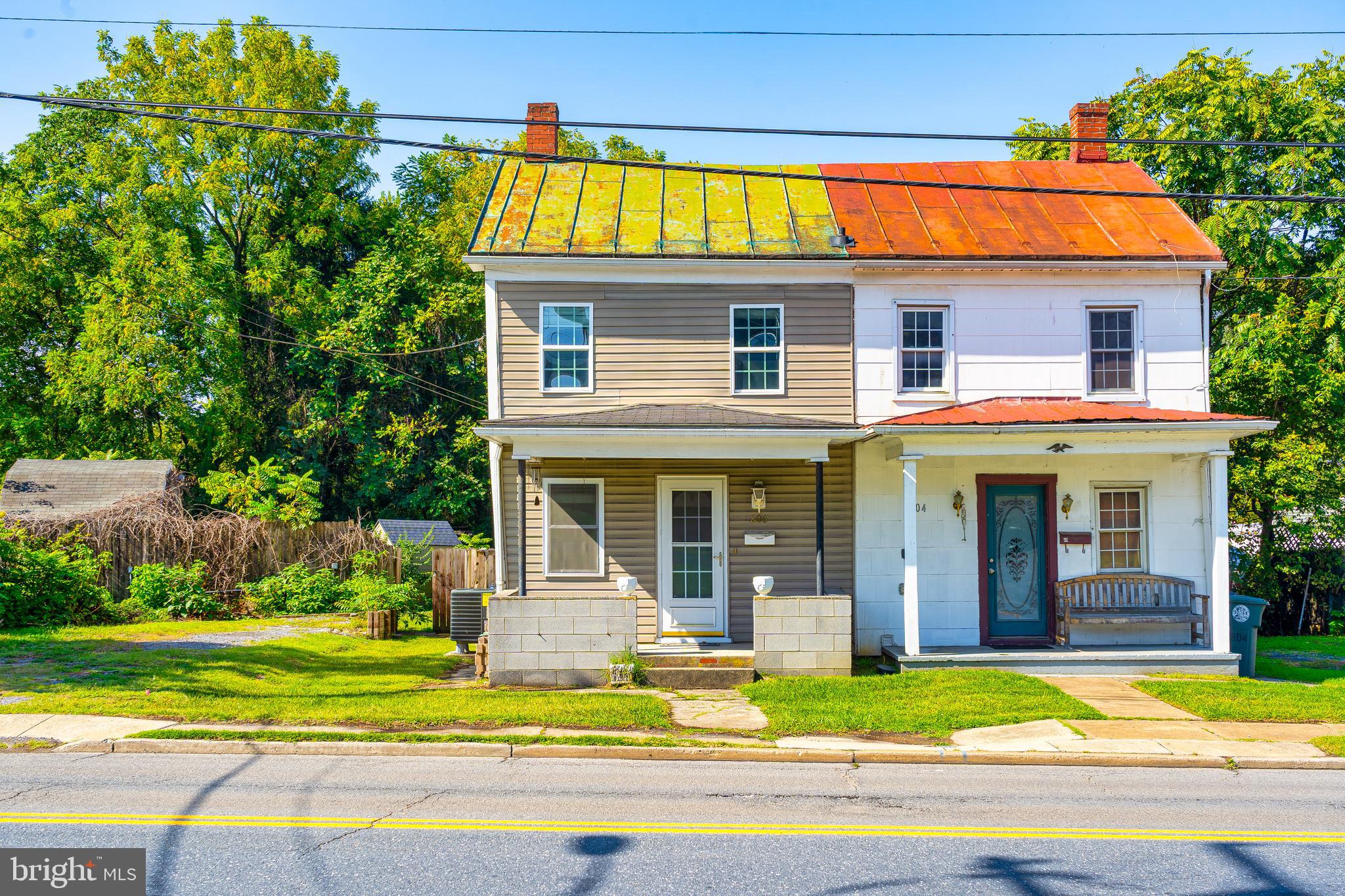 Two units with a total of 0.3AC.  As rentals, both 804 & 806 were  recently updated.  Currently 804 is rented for $2200  a month and 806 is $1800. Very stable tenants.

Major developments are closing in and this could be a nice restaurant site; a new hotel like the one on the other side of E South and/or group home? Take advantage of the M2 zoning to develop the site while pulling decent rents!