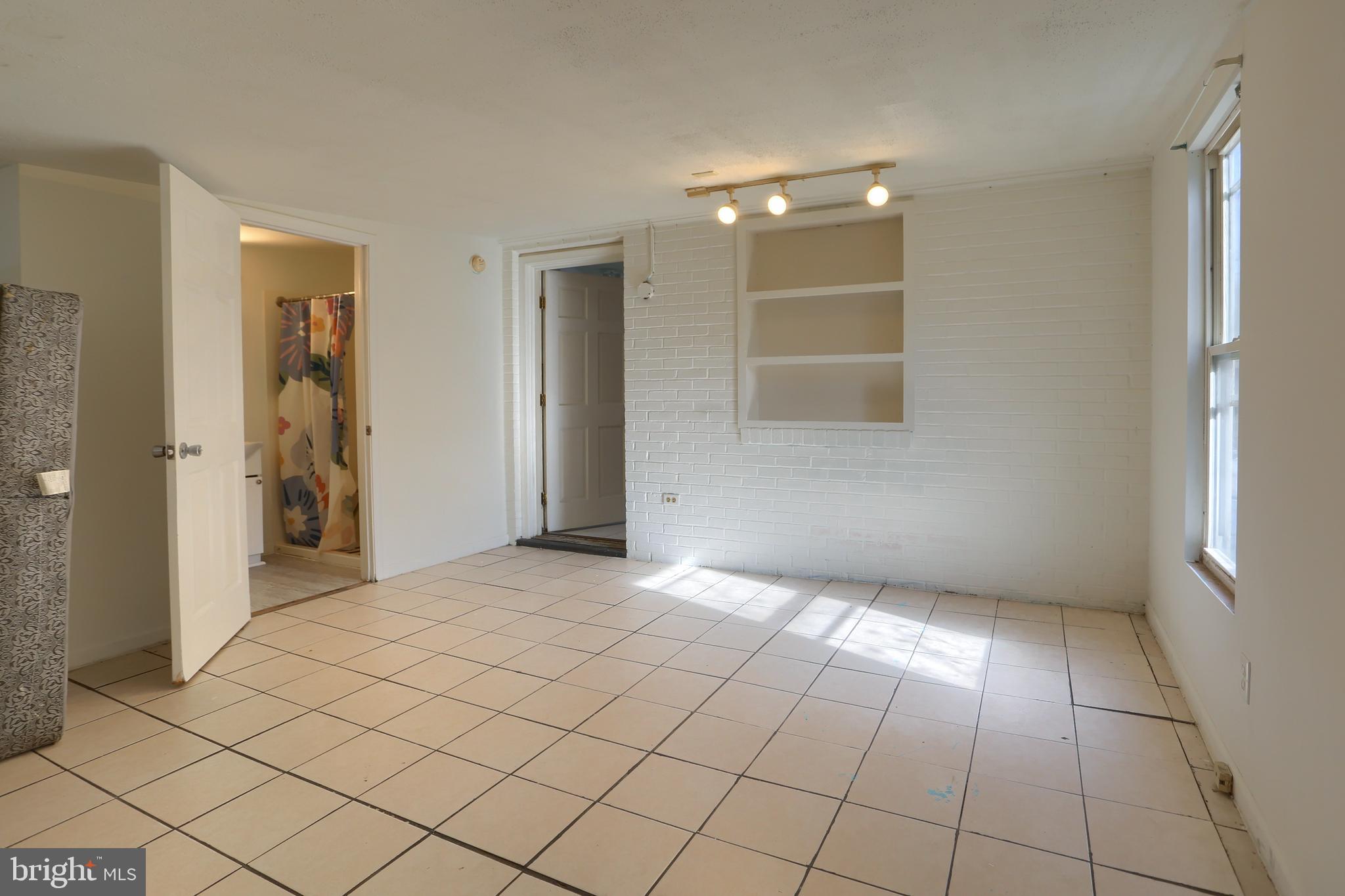LANCASTER - Residential