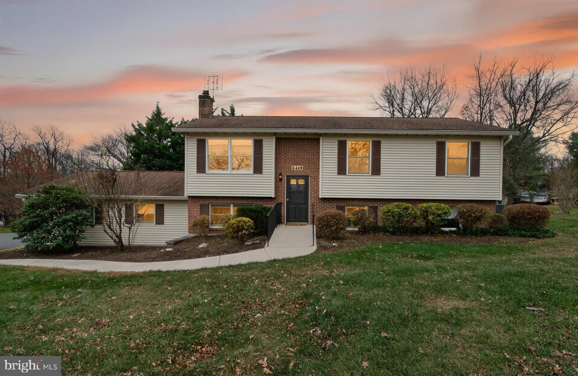 HICKORY HILL HOMES - Residential