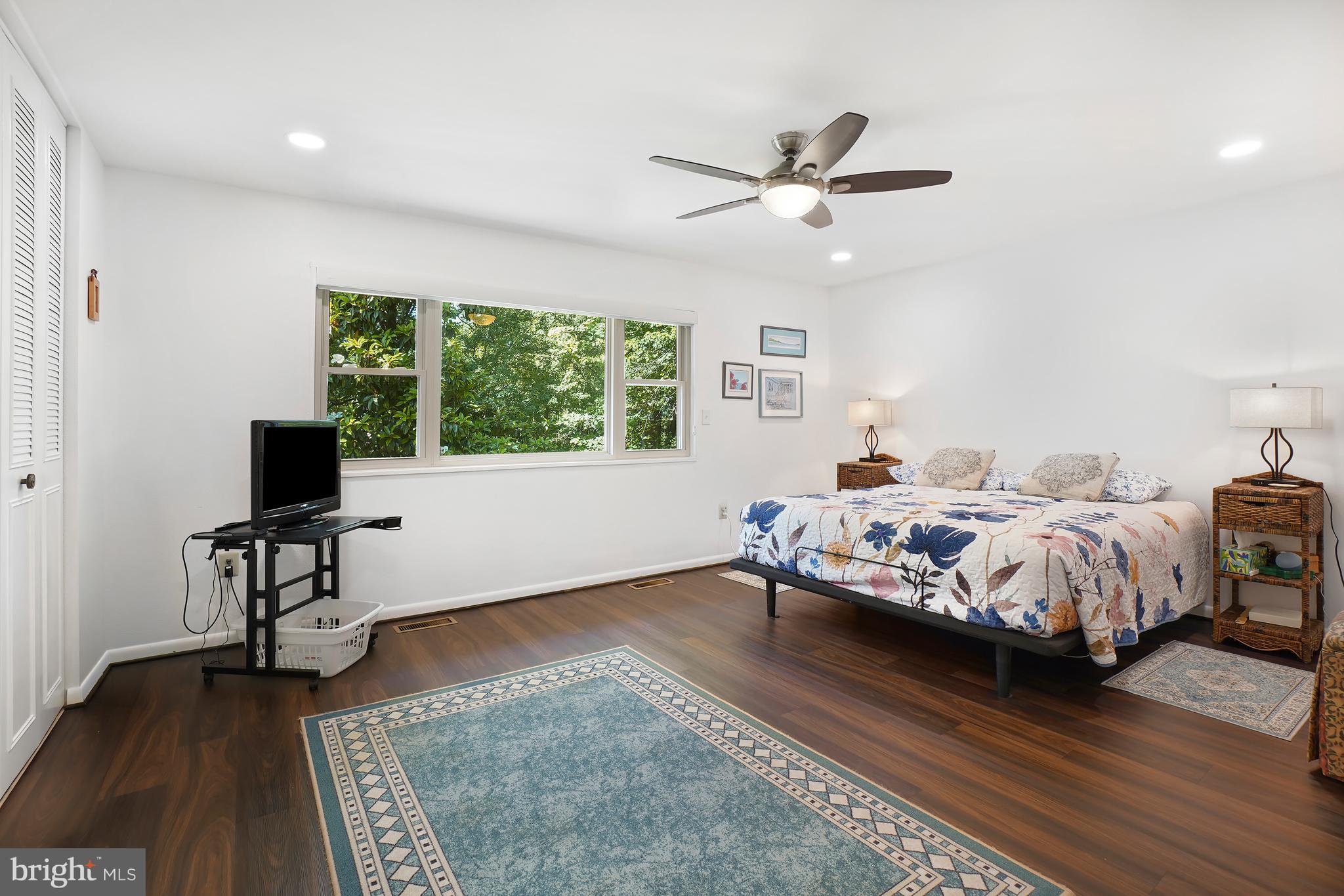 LEISURE WORLD - Residential