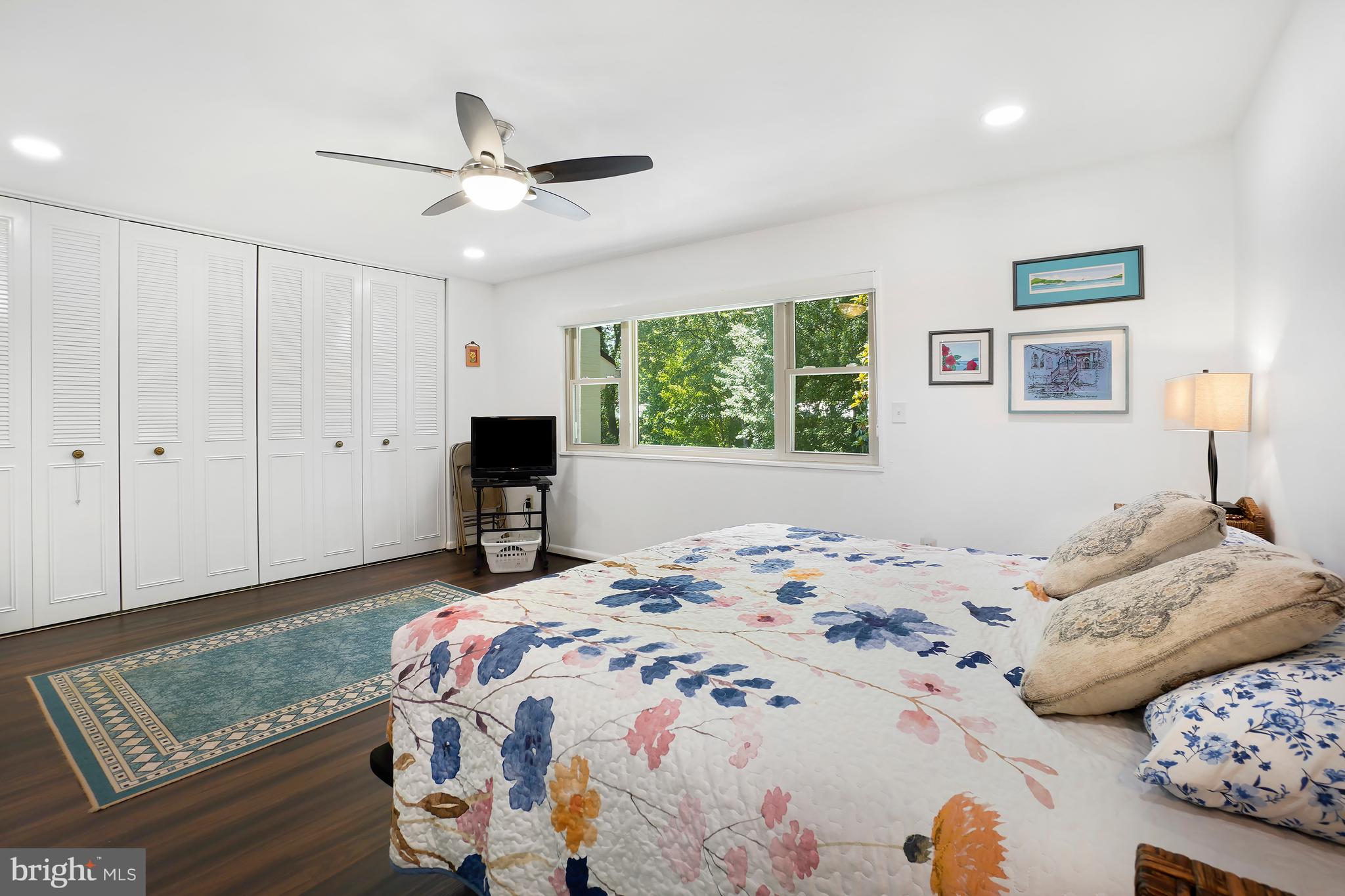 LEISURE WORLD - Residential
