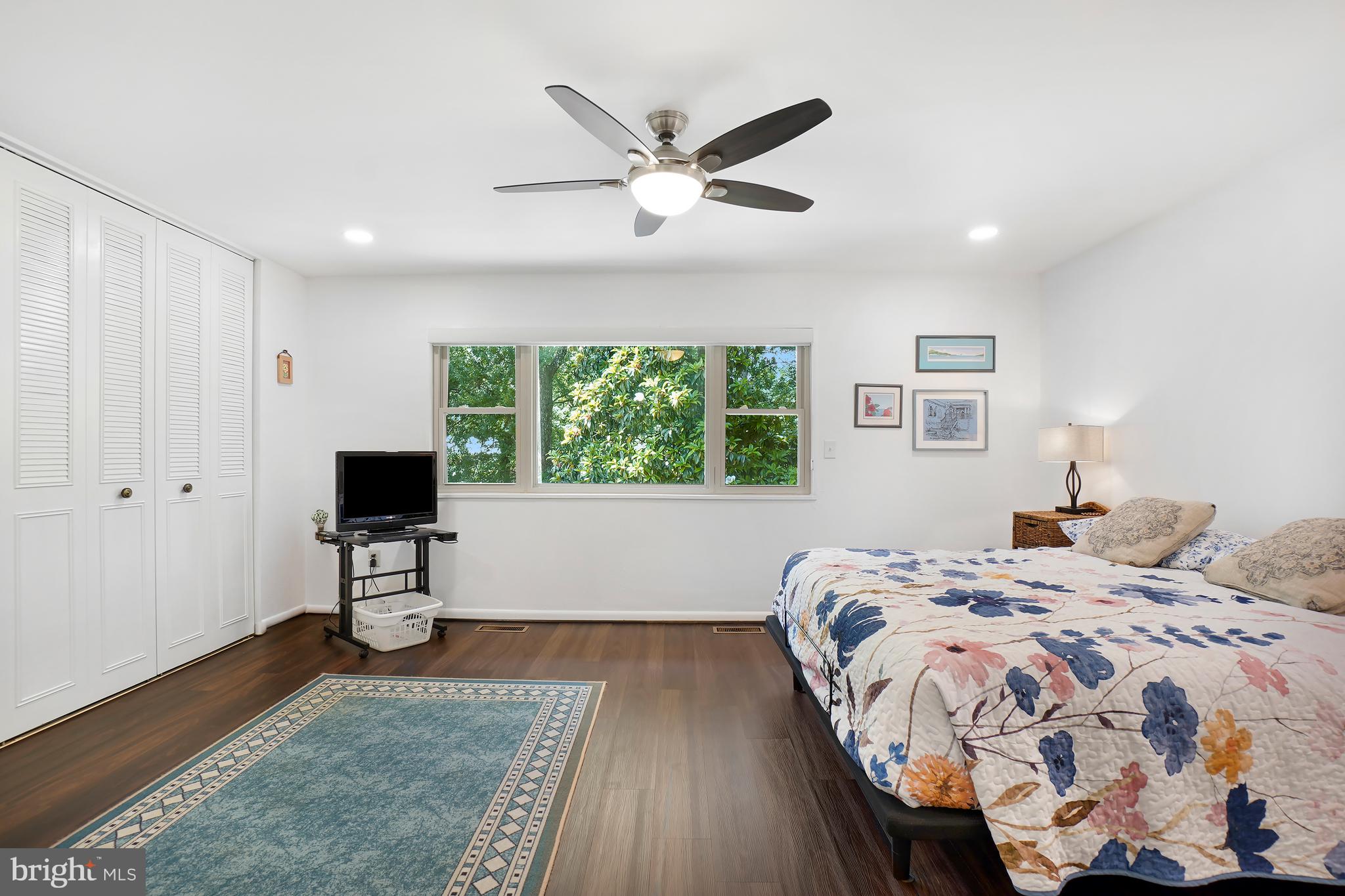 LEISURE WORLD - Residential