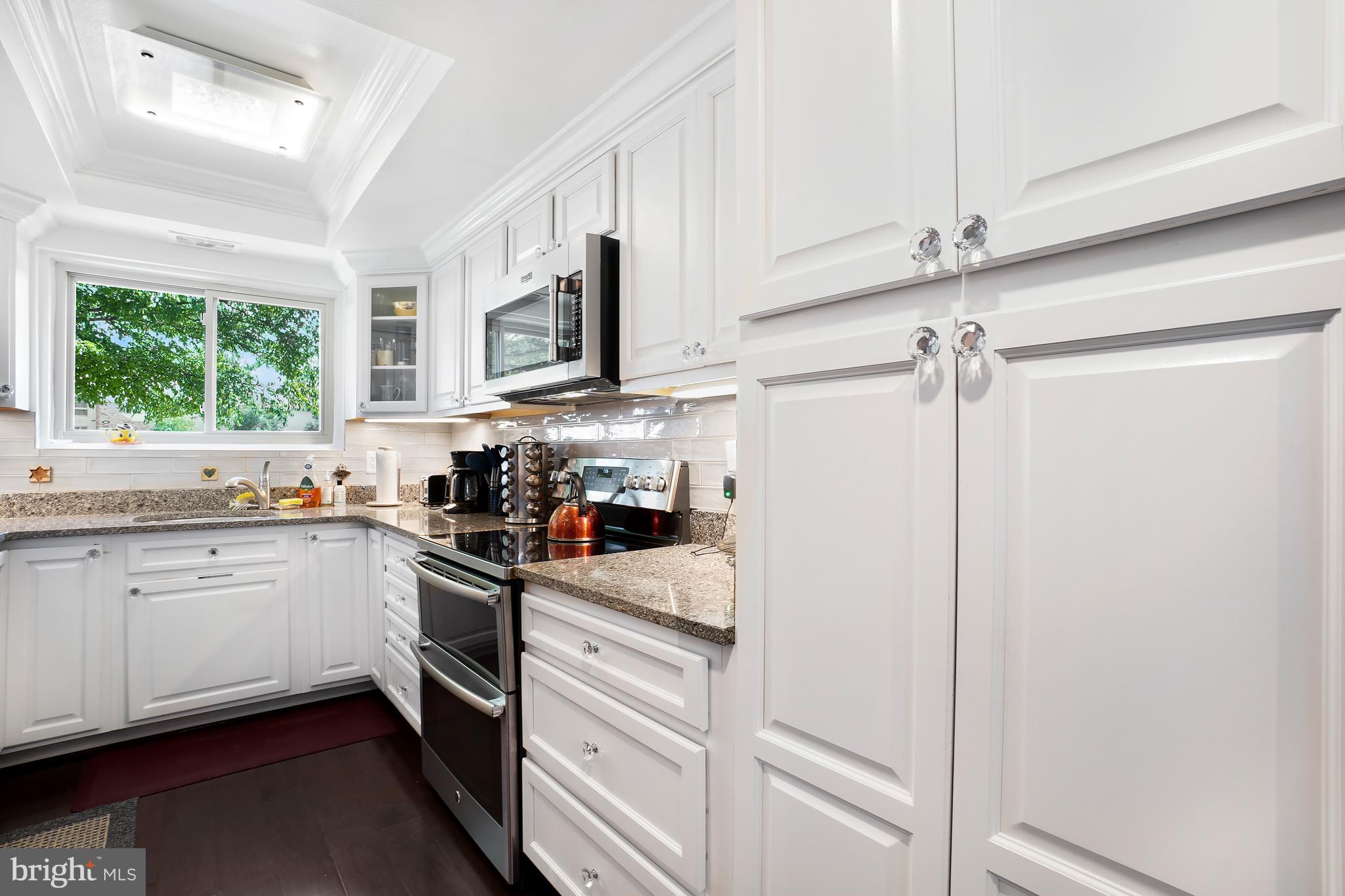 LEISURE WORLD - Residential