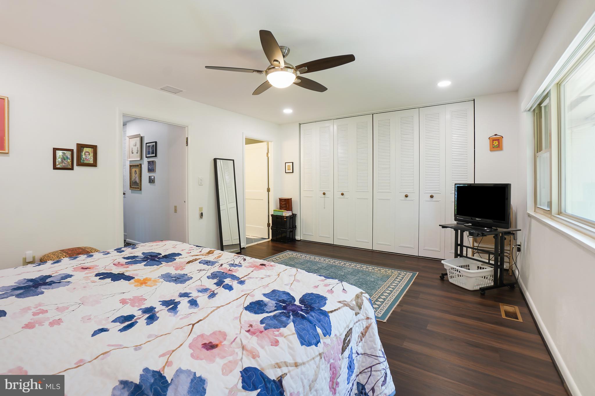 LEISURE WORLD - Residential