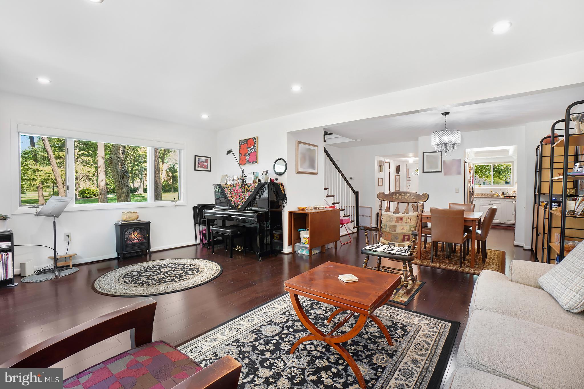 LEISURE WORLD - Residential