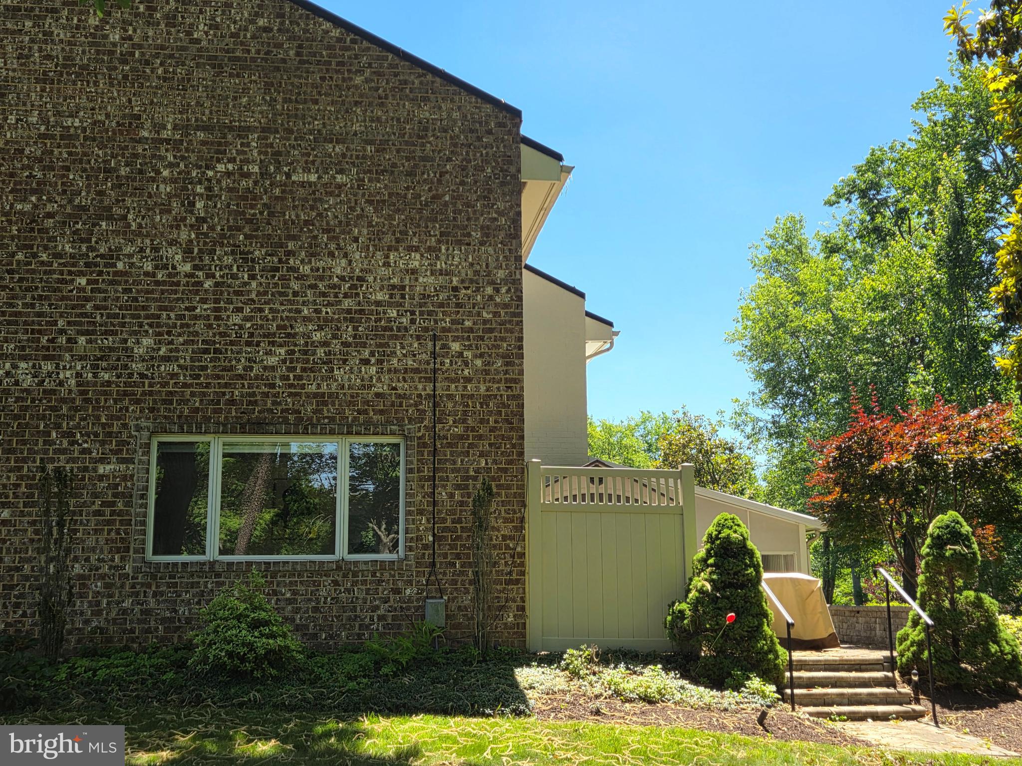 LEISURE WORLD - Residential