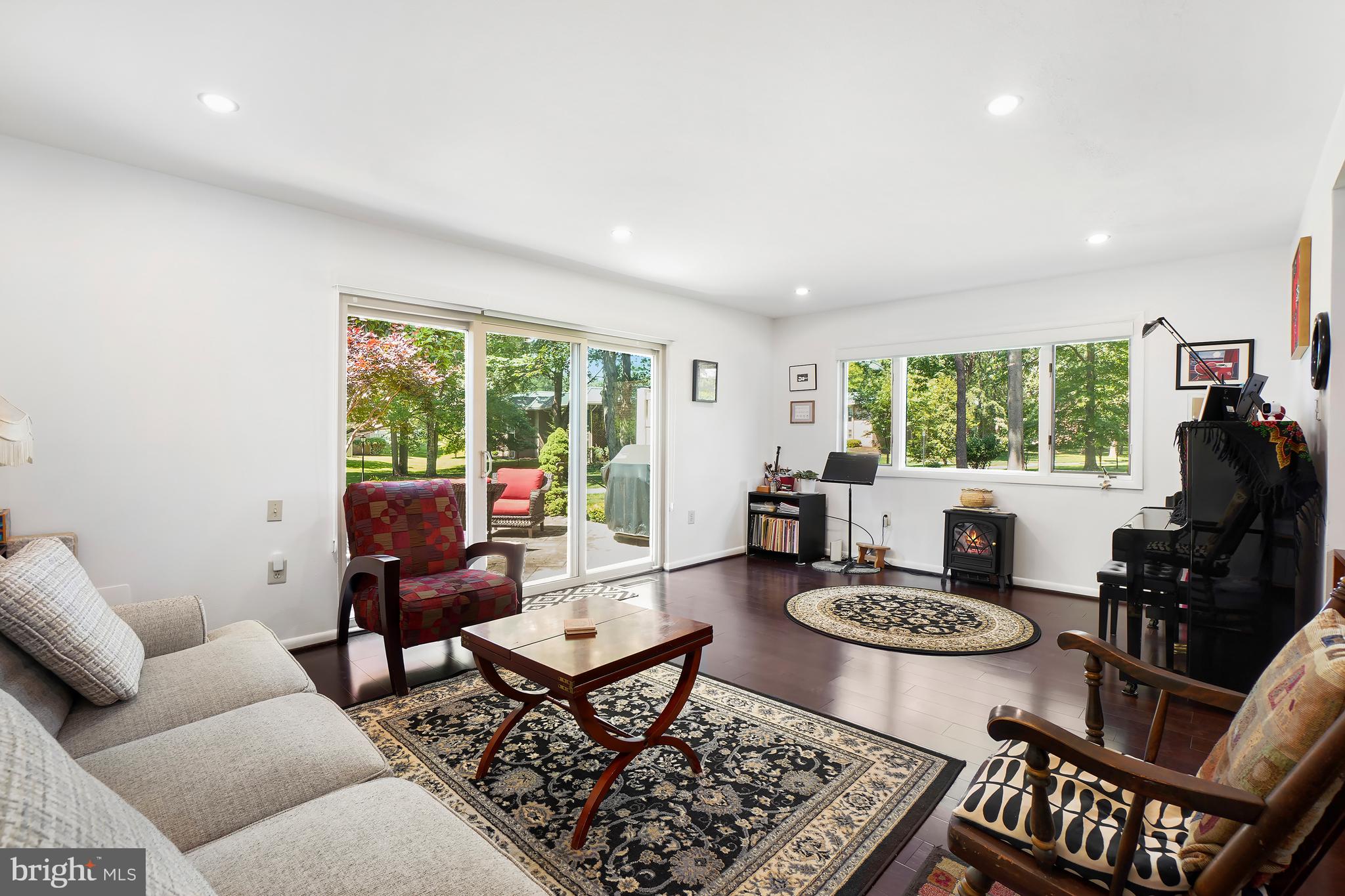 LEISURE WORLD - Residential