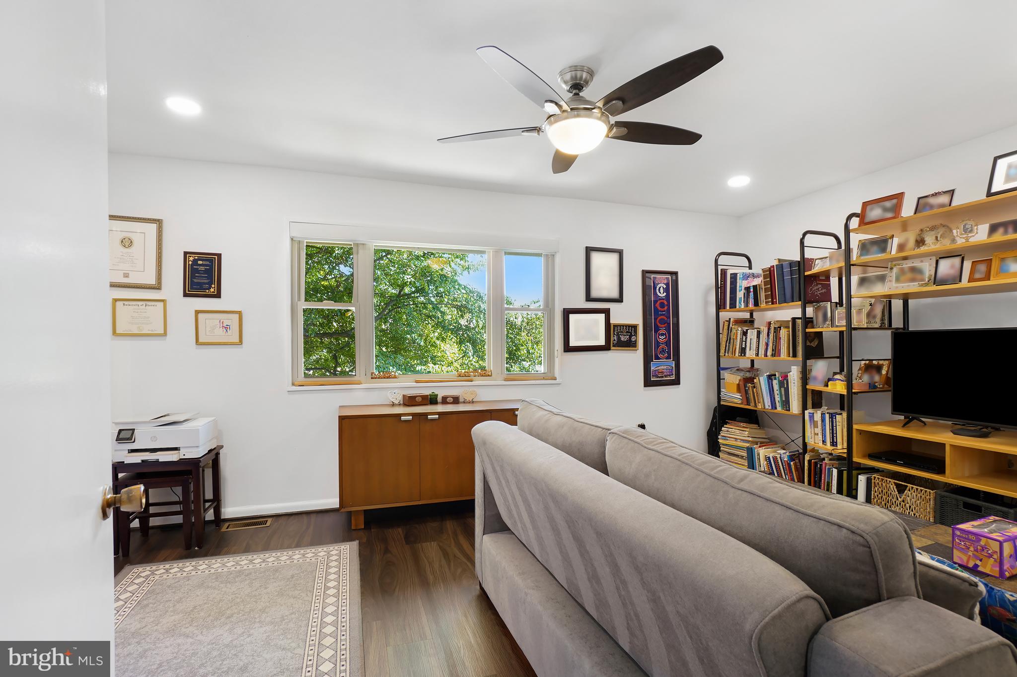 LEISURE WORLD - Residential