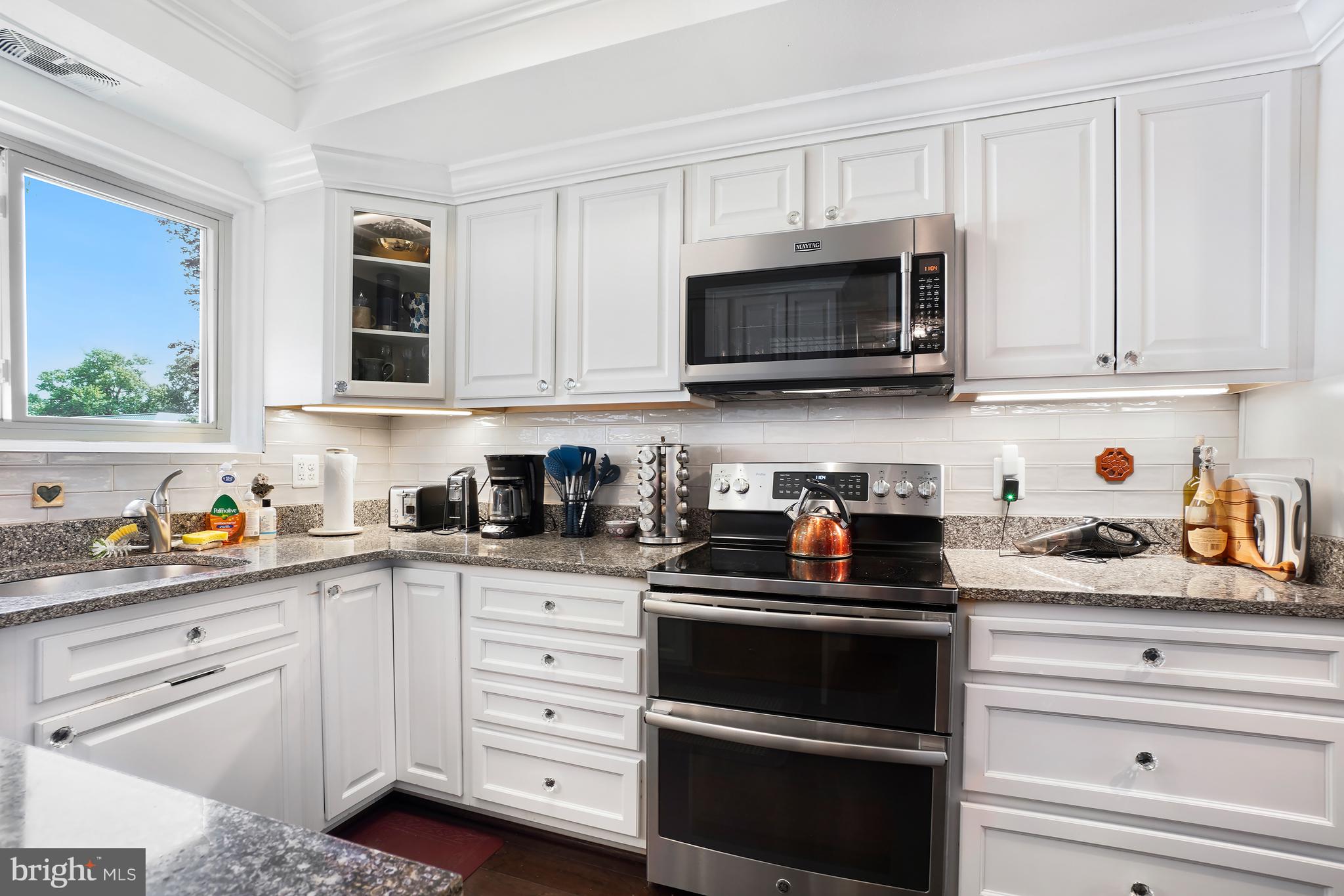 LEISURE WORLD - Residential