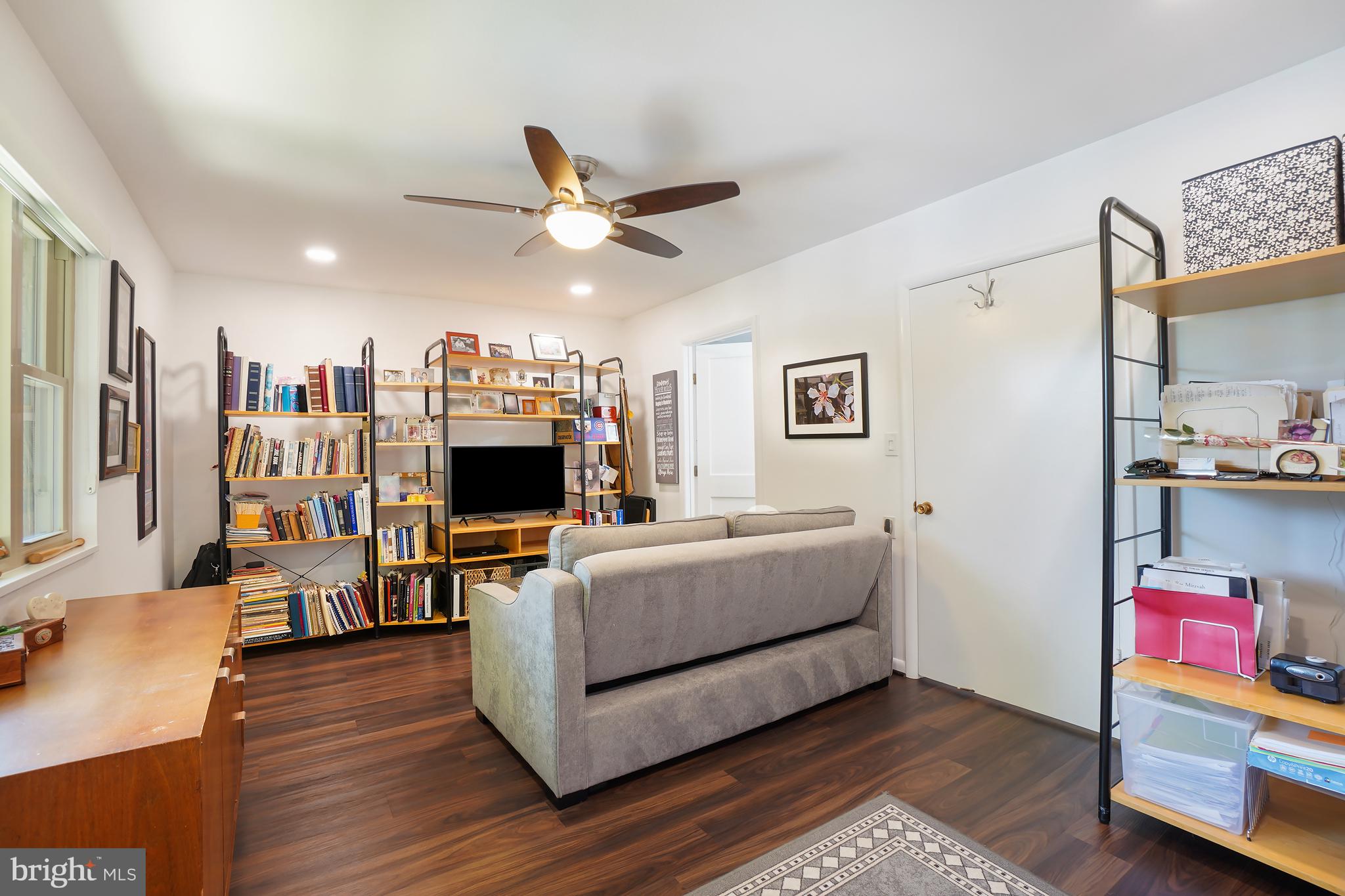 LEISURE WORLD - Residential