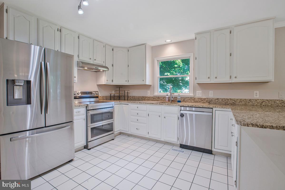 HINES MEADOW - Residential