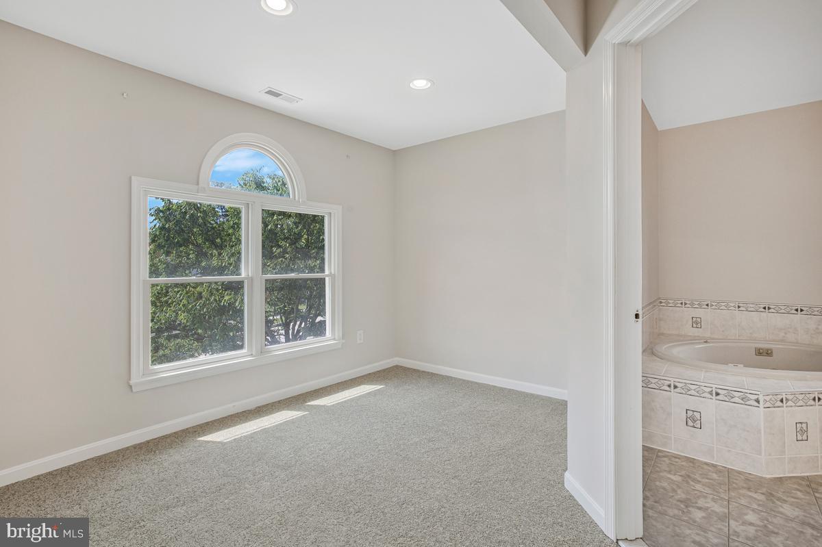 HINES MEADOW - Residential