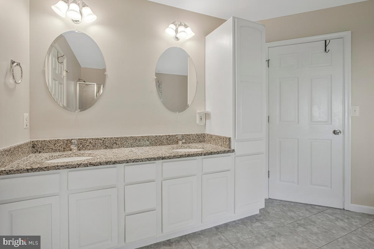 HINES MEADOW - Residential