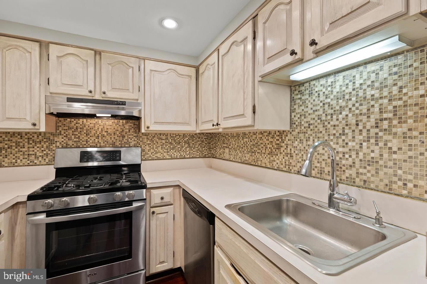 THE CHRISTOPHER - Residential Lease