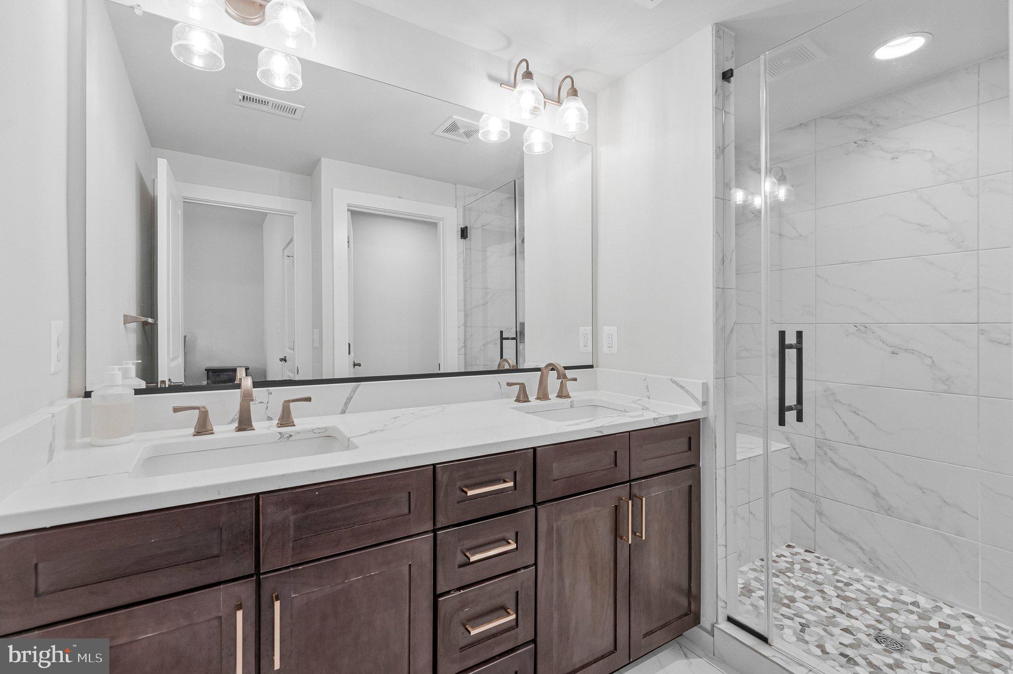 THE RETREAT AT WESTFIELDS - Residential