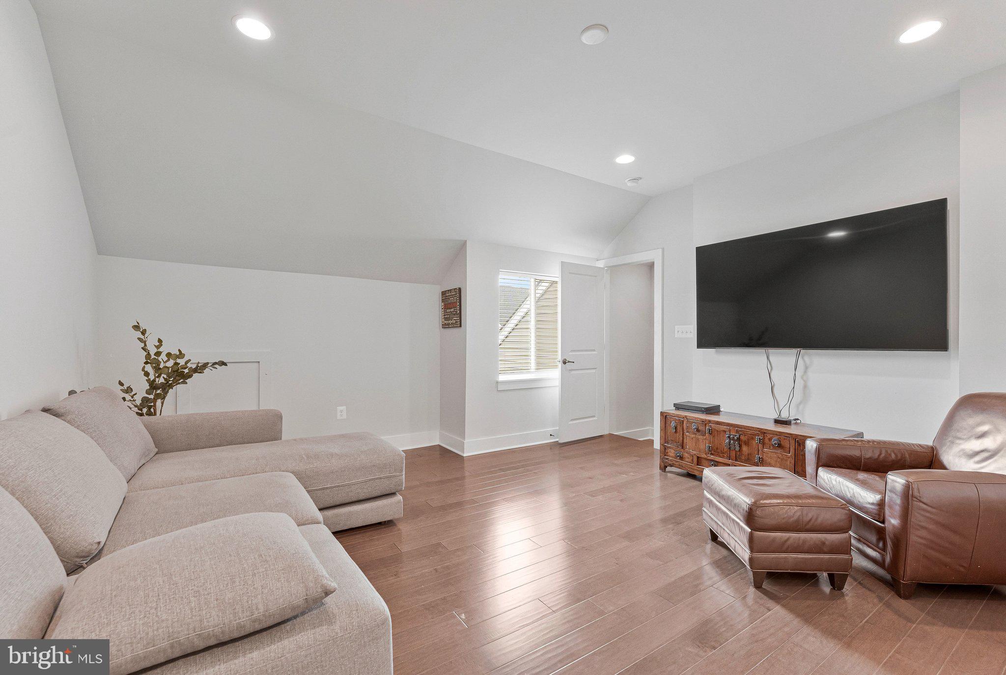 THE RETREAT AT WESTFIELDS - Residential
